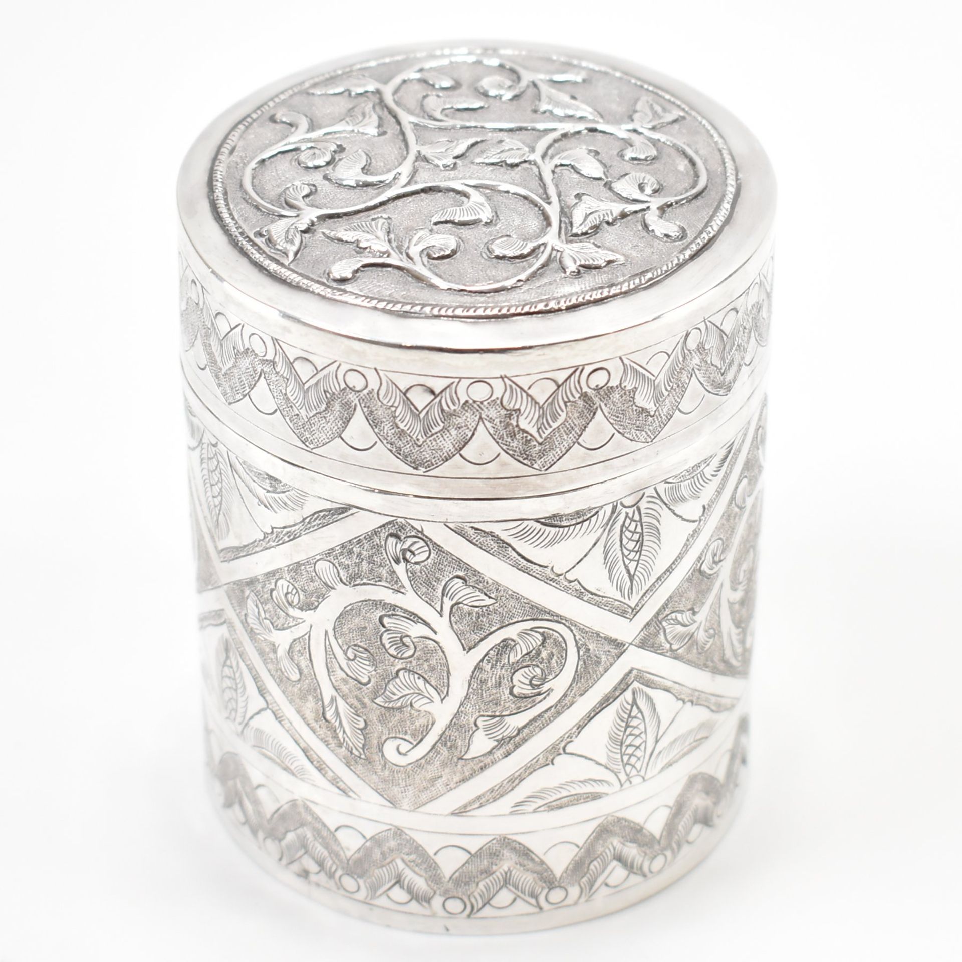 BRUNEI SILVER LIDDED TRINKET BOX