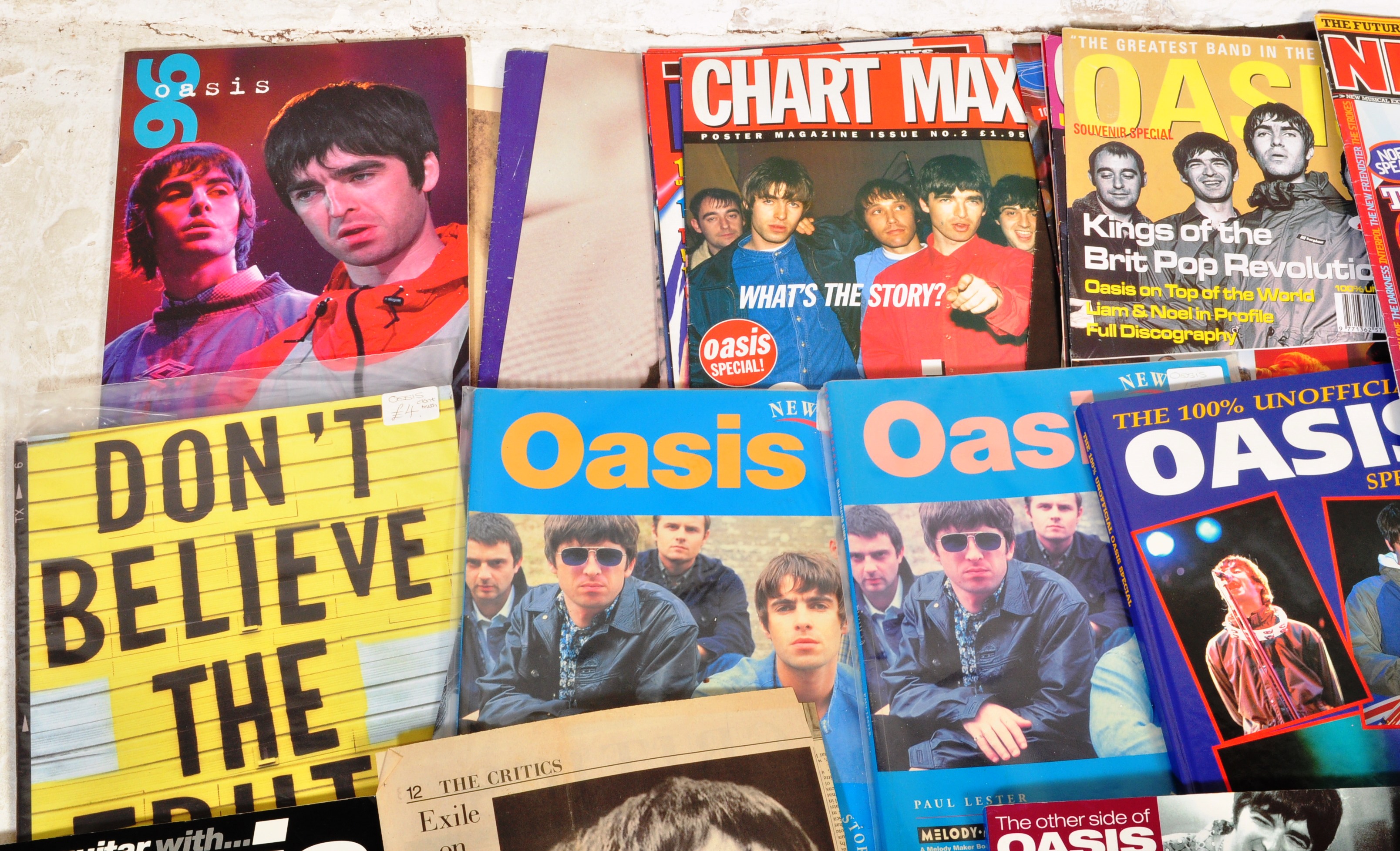 OASIS INTEREST - COLLECTION OF VINTAGE OASIS RELATED MEMORABILIA - Image 2 of 5