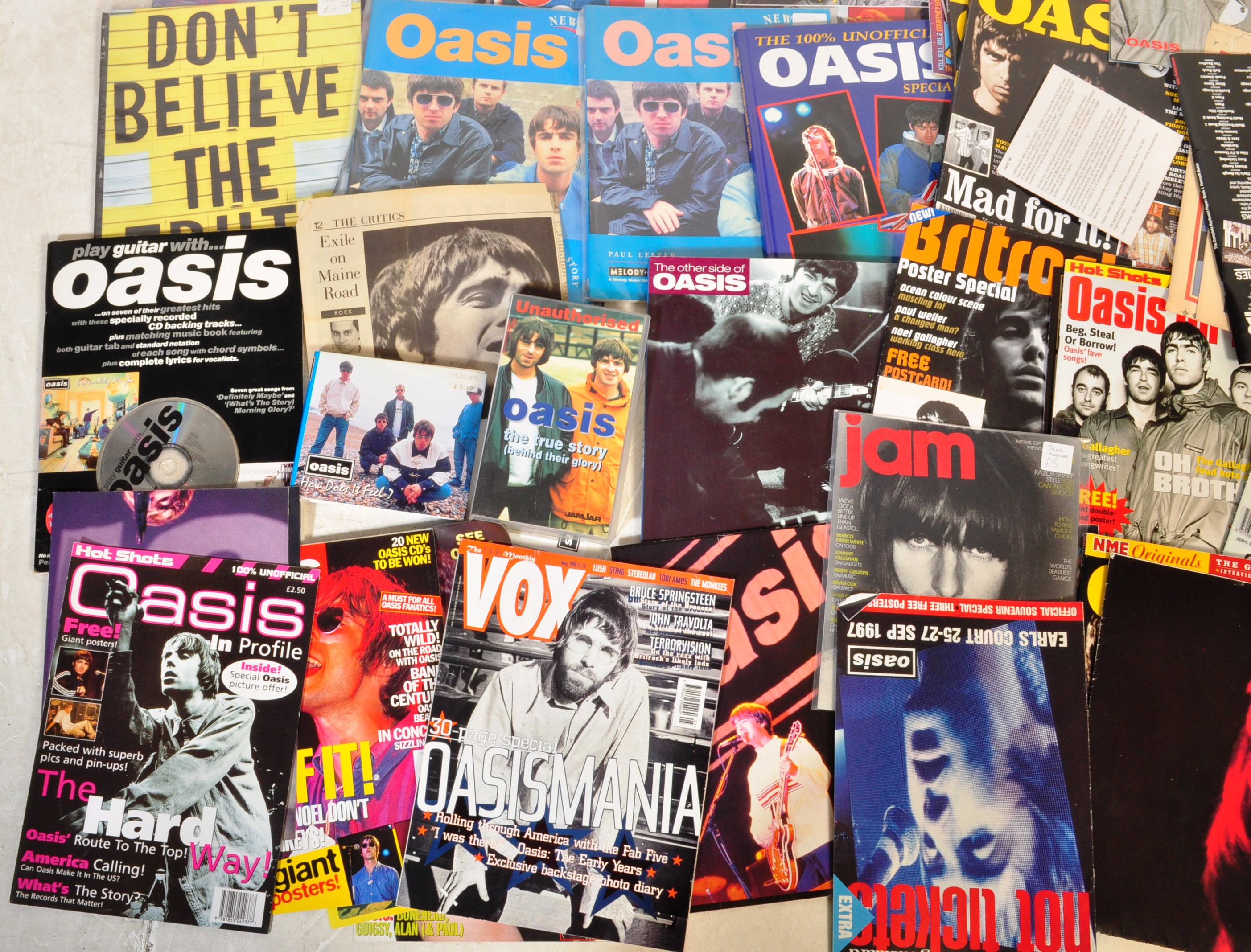 OASIS INTEREST - COLLECTION OF VINTAGE OASIS RELATED MEMORABILIA - Image 5 of 5