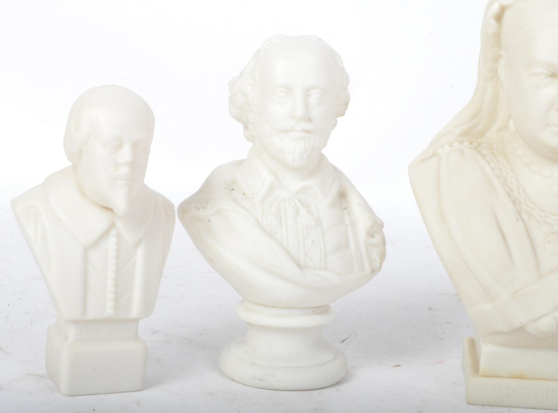 A SET OF FIVE PARIANWARE MINIATURE BUSTS - Bild 2 aus 6