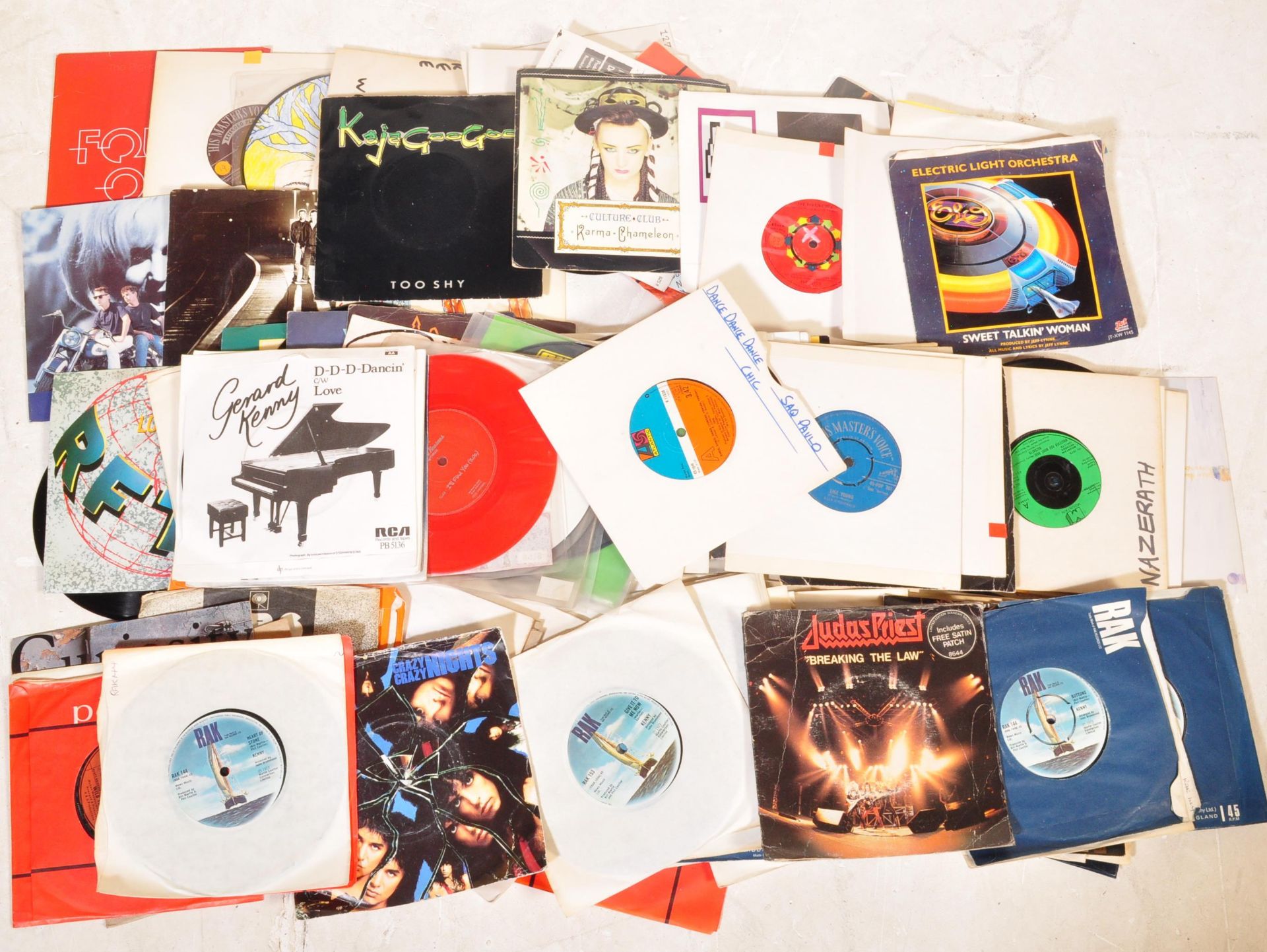 LARGE COLLECTION OF VINTAGE 7" / 45S SINGLE VINYL RECORDS