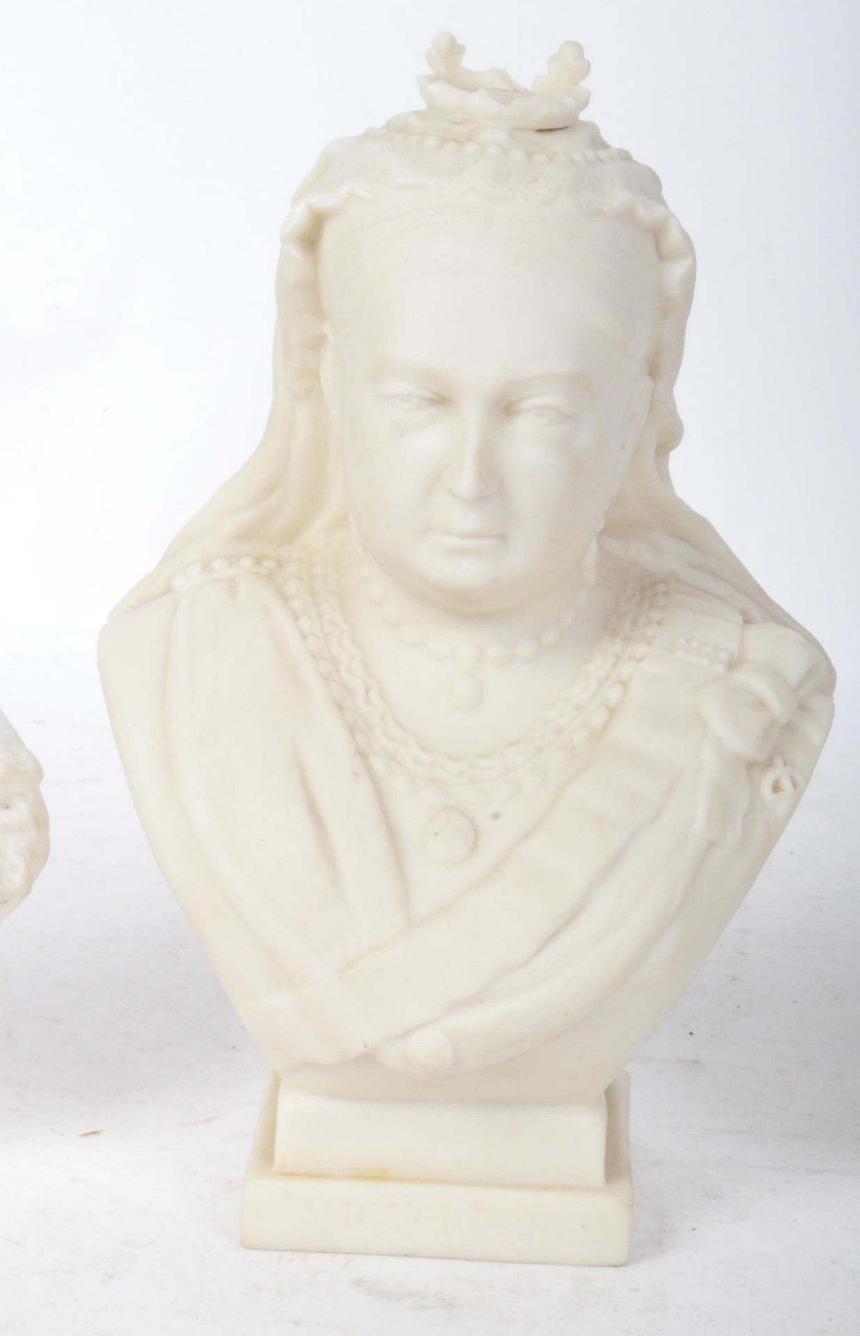 A SET OF FIVE PARIANWARE MINIATURE BUSTS - Bild 3 aus 6