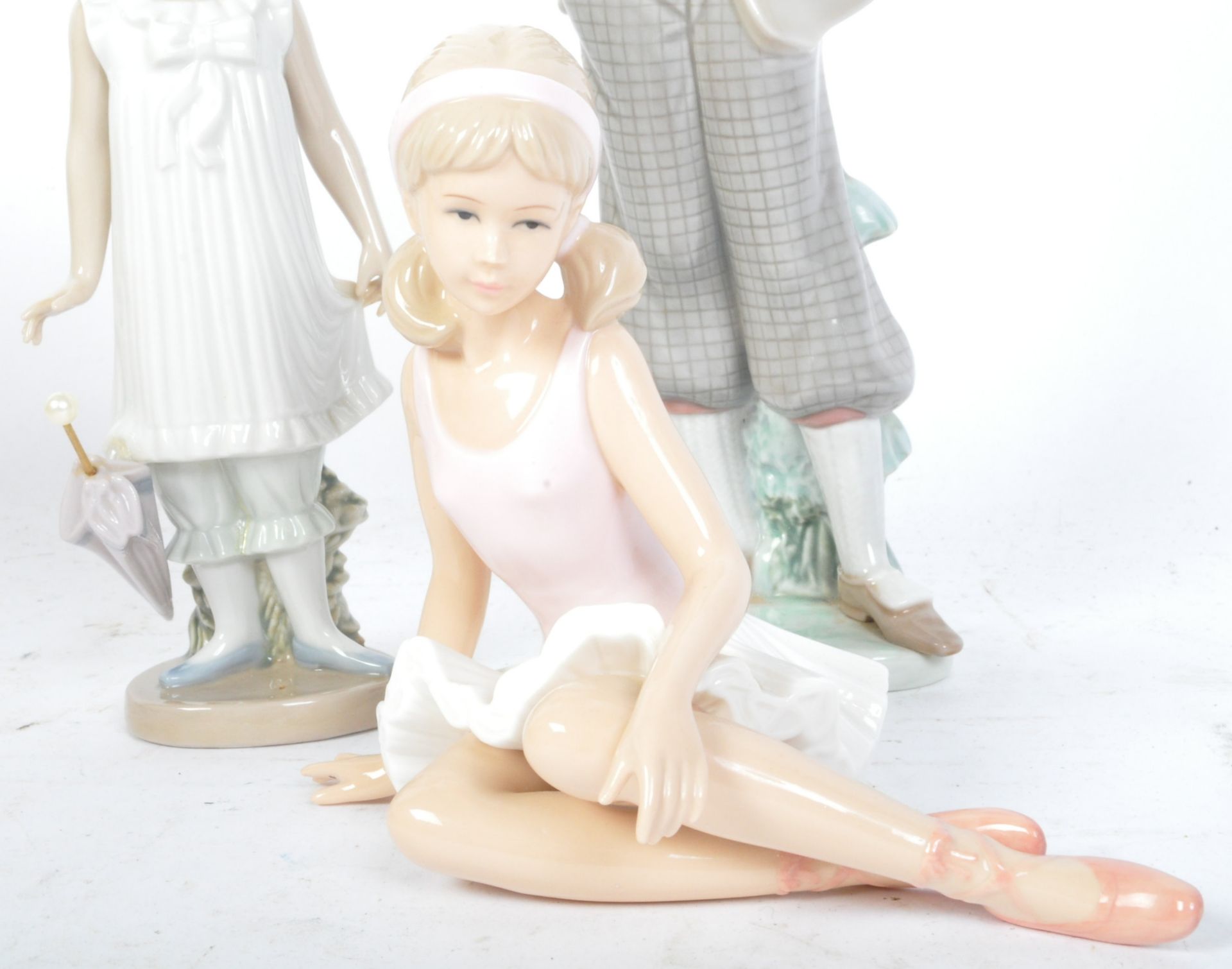 COLLECTION OF VINTAGE LLADRO & OTHER FIGURINES - Bild 3 aus 5