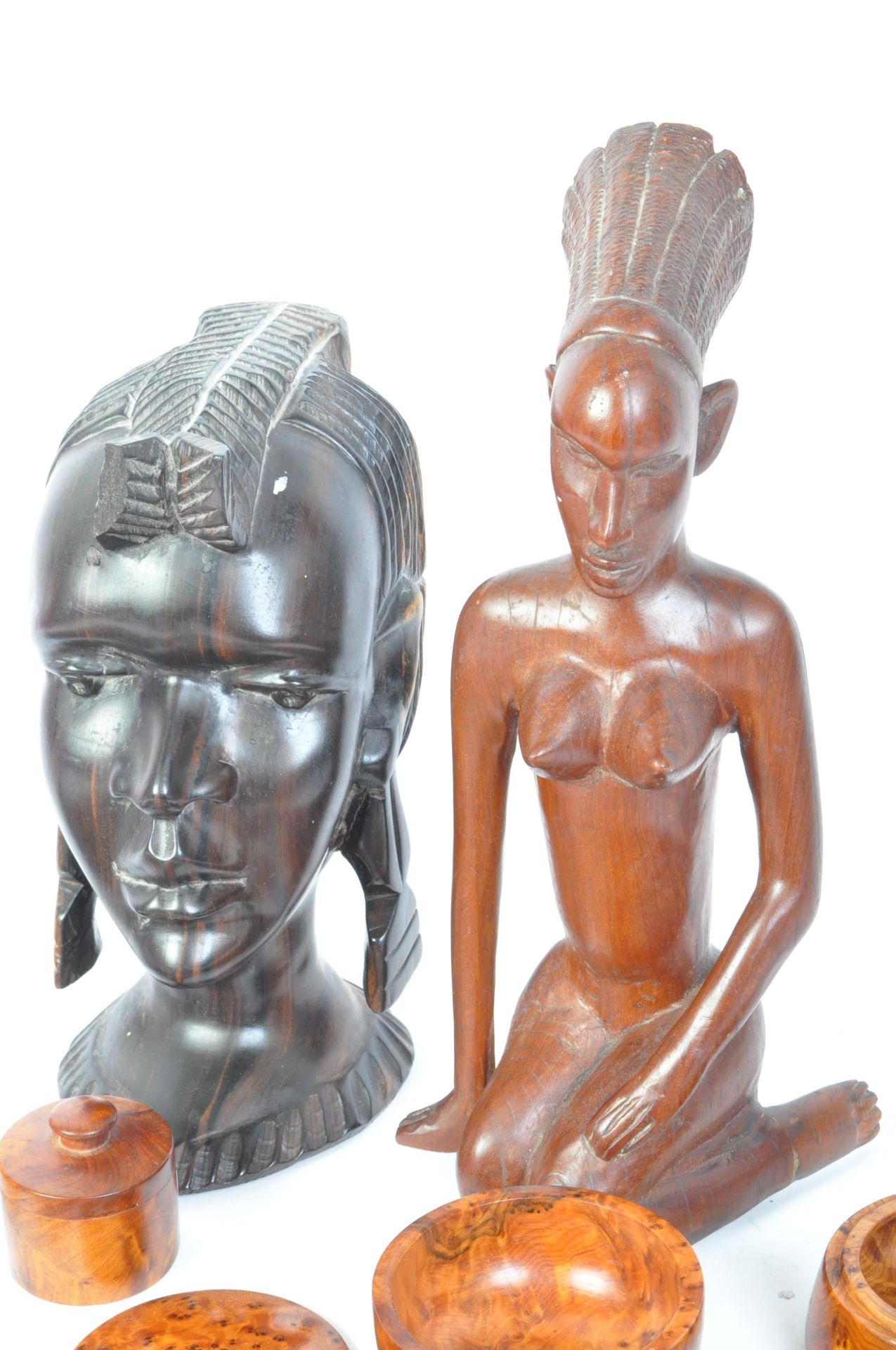 ASSORTMENT OF CARVED WOOD PIECES - MAJORITY AFRICAN & ITALIAN - Image 2 of 5