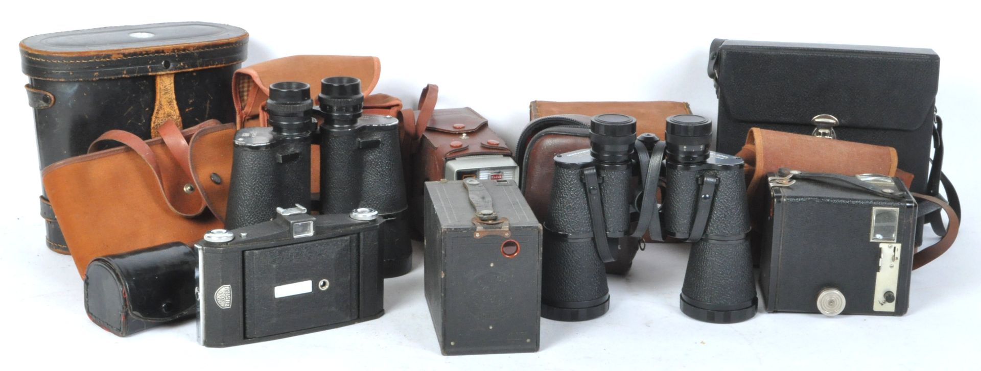 COLLECTION OF VINTAGE 20TH CENTURY CAMERAS AND MORE