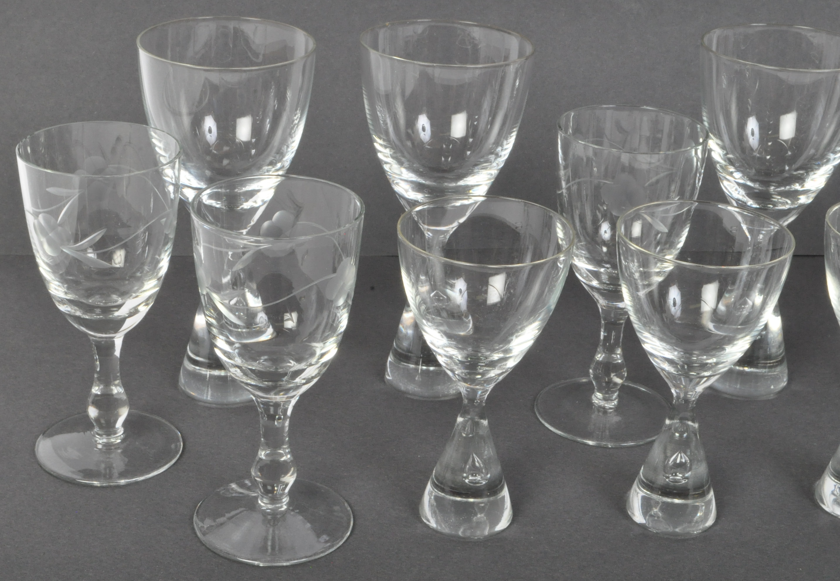 COLLECTION OF MID CENTURY DRINKING GLASSES - HOOMEGAARD - - Image 3 of 6