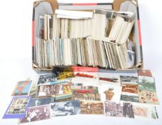 LARGE COLLECTION OF EARLY 20TH CENTURY POSTCARDS