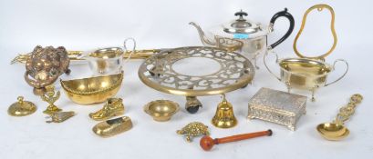 COLLECTION OF VINTAGE 20TH CENTURY BRASS ITEMS