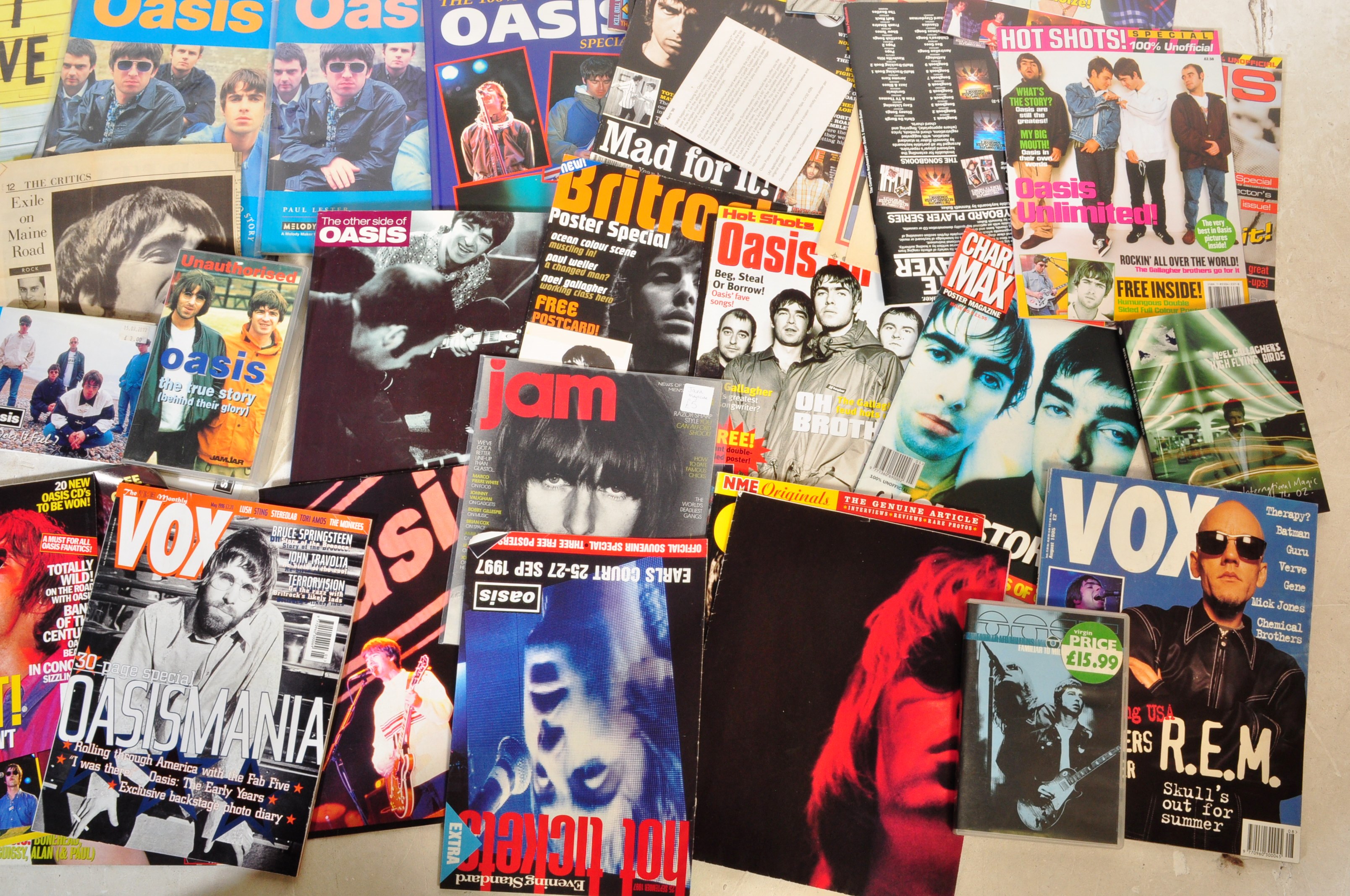 OASIS INTEREST - COLLECTION OF VINTAGE OASIS RELATED MEMORABILIA - Image 4 of 5