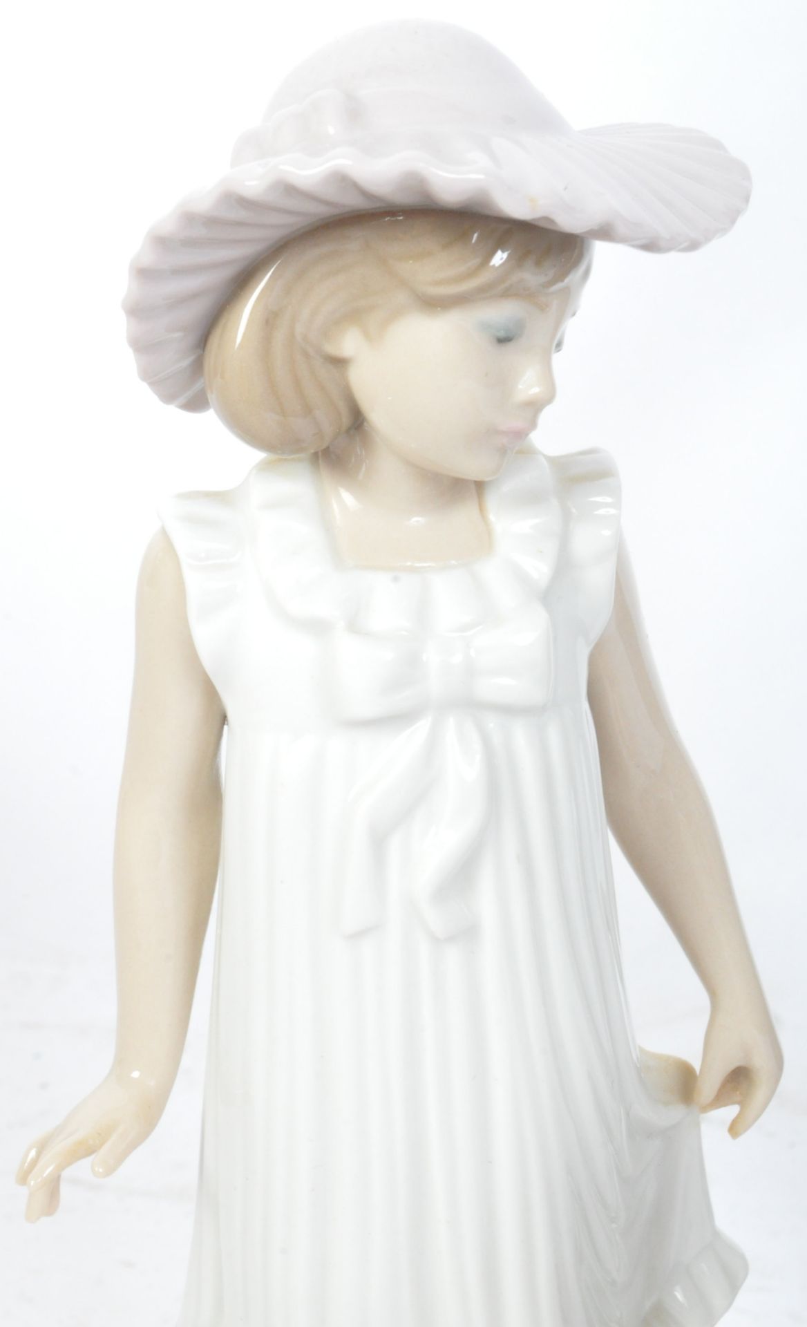 COLLECTION OF VINTAGE LLADRO & OTHER FIGURINES - Image 4 of 5