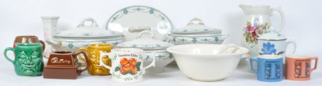A COLLECTION OF VINTAGE CERAMICS & POTTERY