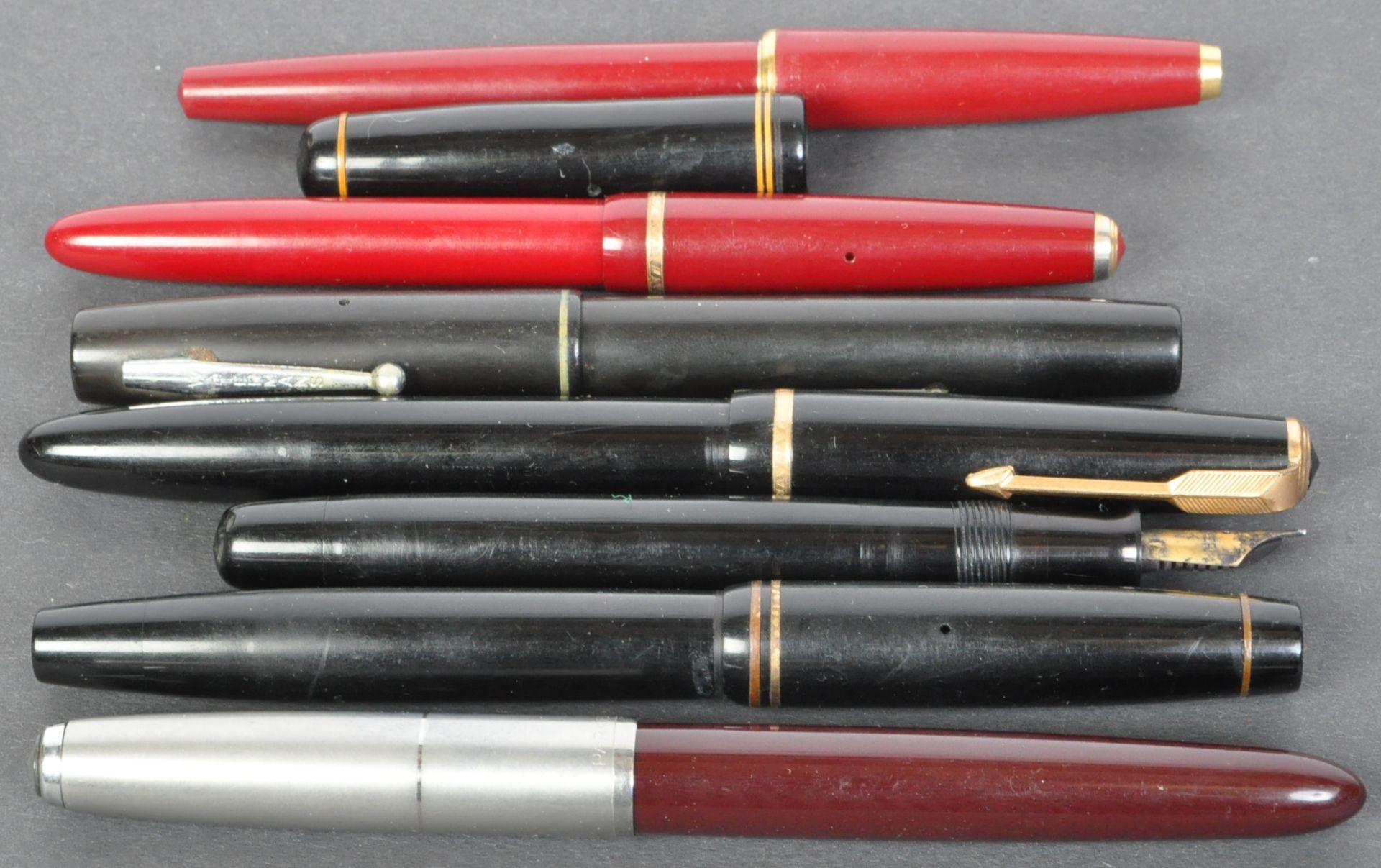 COLLECTION OF VINTAGE 20TH CENTURY FOUNTAINS PENS - PARKER ETC