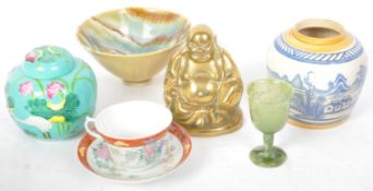 A COLLECTION OF CERAMICS & POTTERY