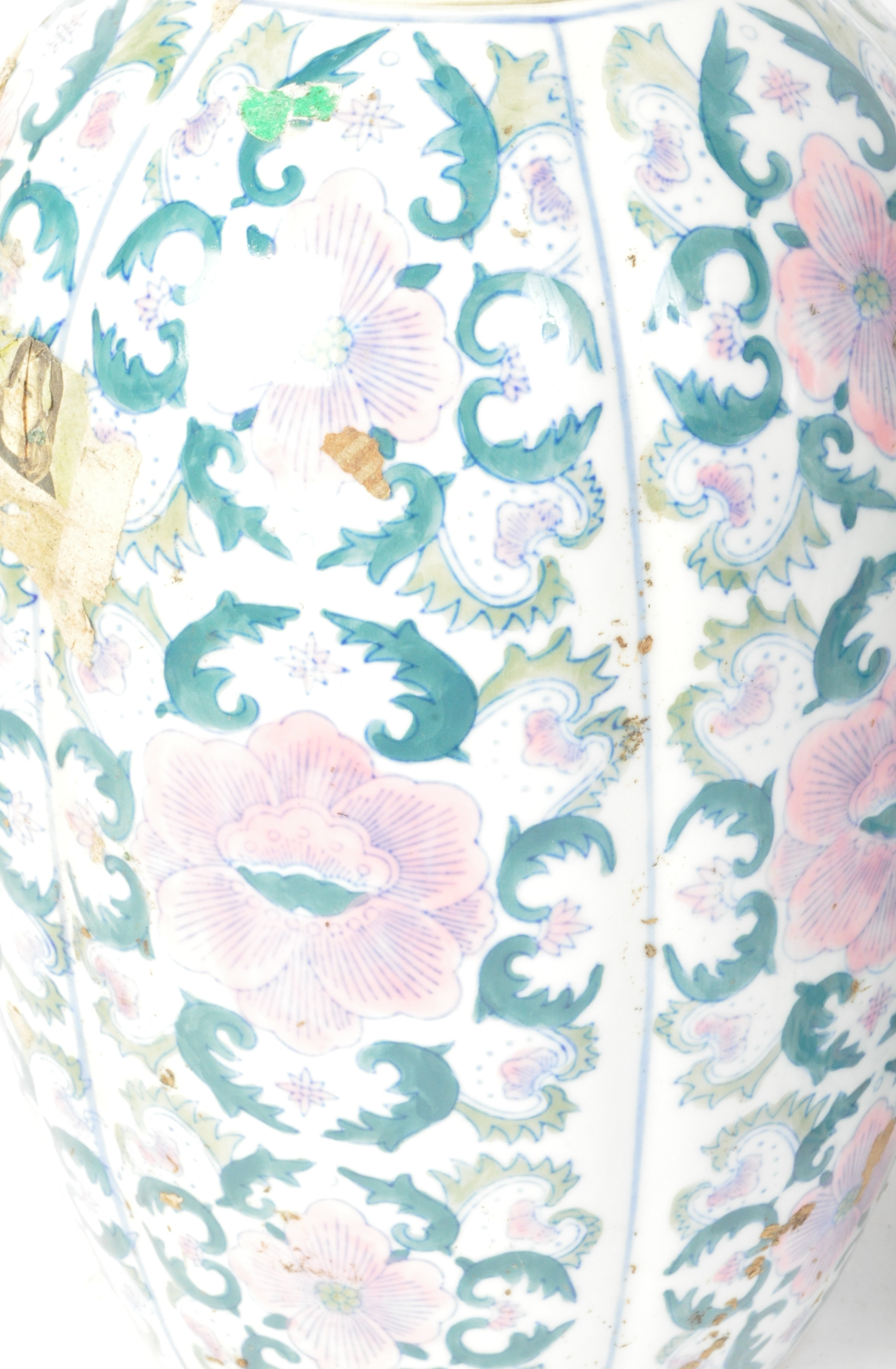 PAIR OF VINTAGE CHINESE CERAMIC LIDDED VASES - Image 3 of 5