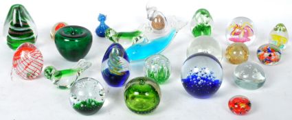 COLLECTION OF VINTAGE 20TH CENTURY STUDIO ART GLASS PAPERWEIGHTS