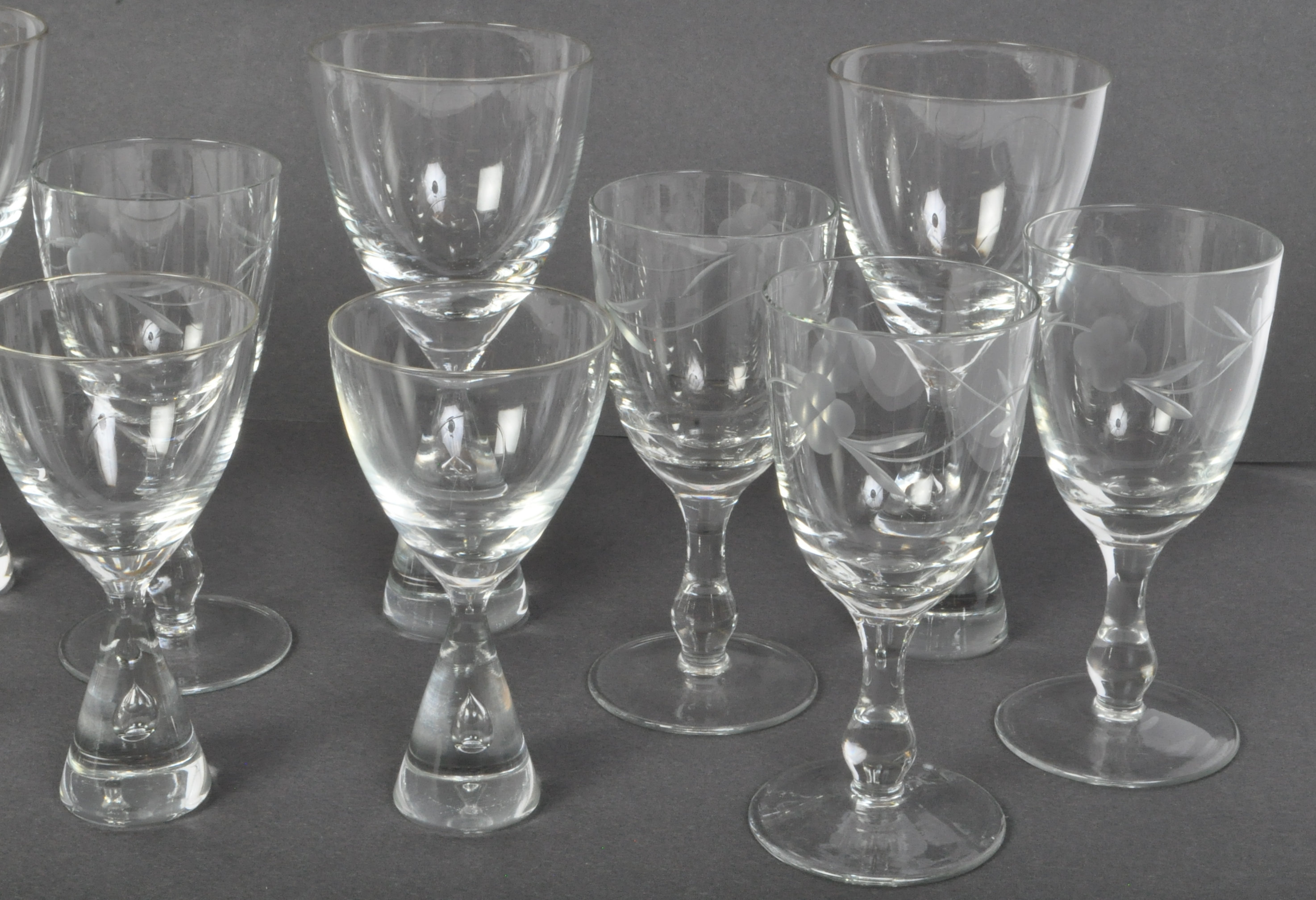 COLLECTION OF MID CENTURY DRINKING GLASSES - HOOMEGAARD - - Image 4 of 6