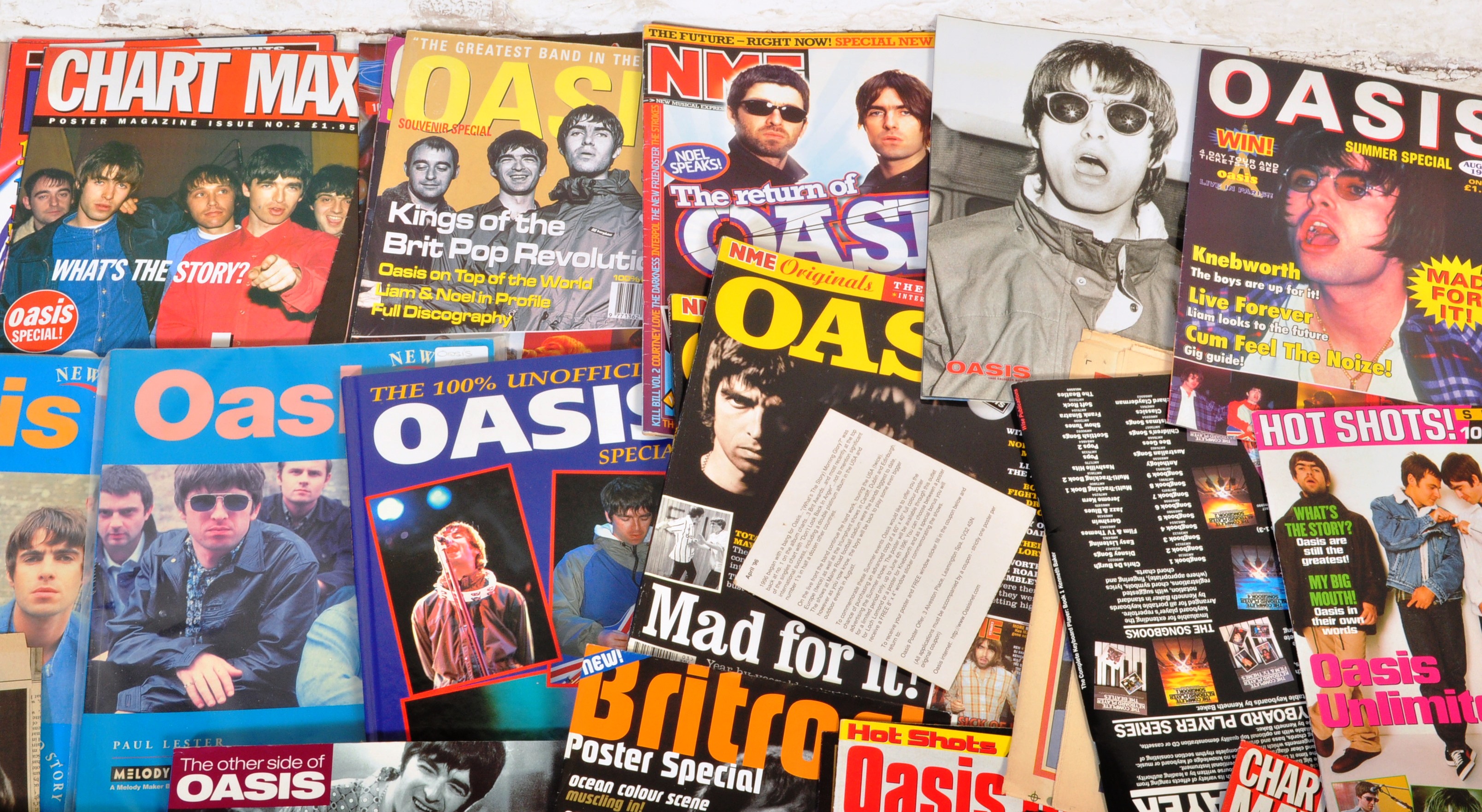 OASIS INTEREST - COLLECTION OF VINTAGE OASIS RELATED MEMORABILIA - Image 3 of 5