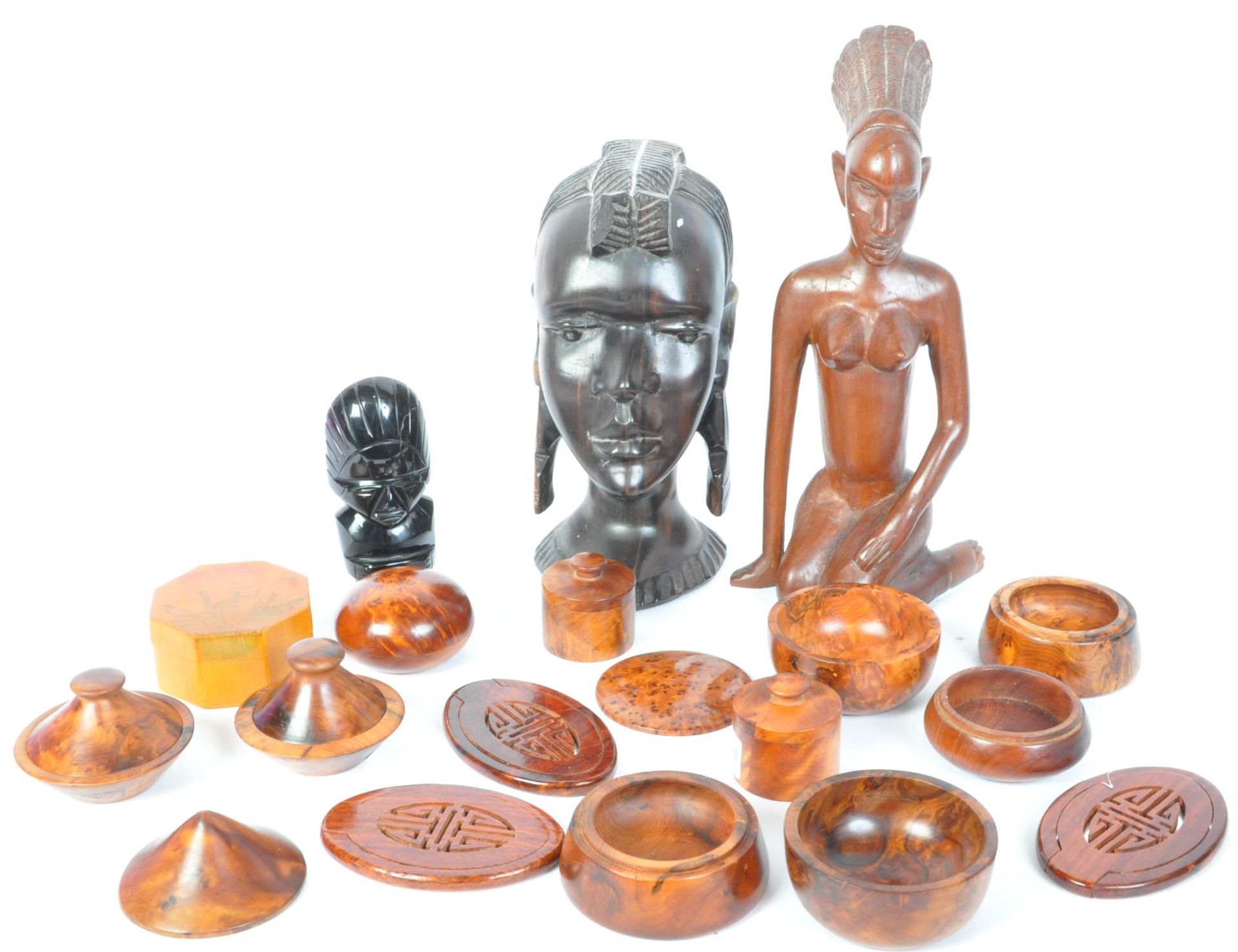 ASSORTMENT OF CARVED WOOD PIECES - MAJORITY AFRICAN & ITALIAN