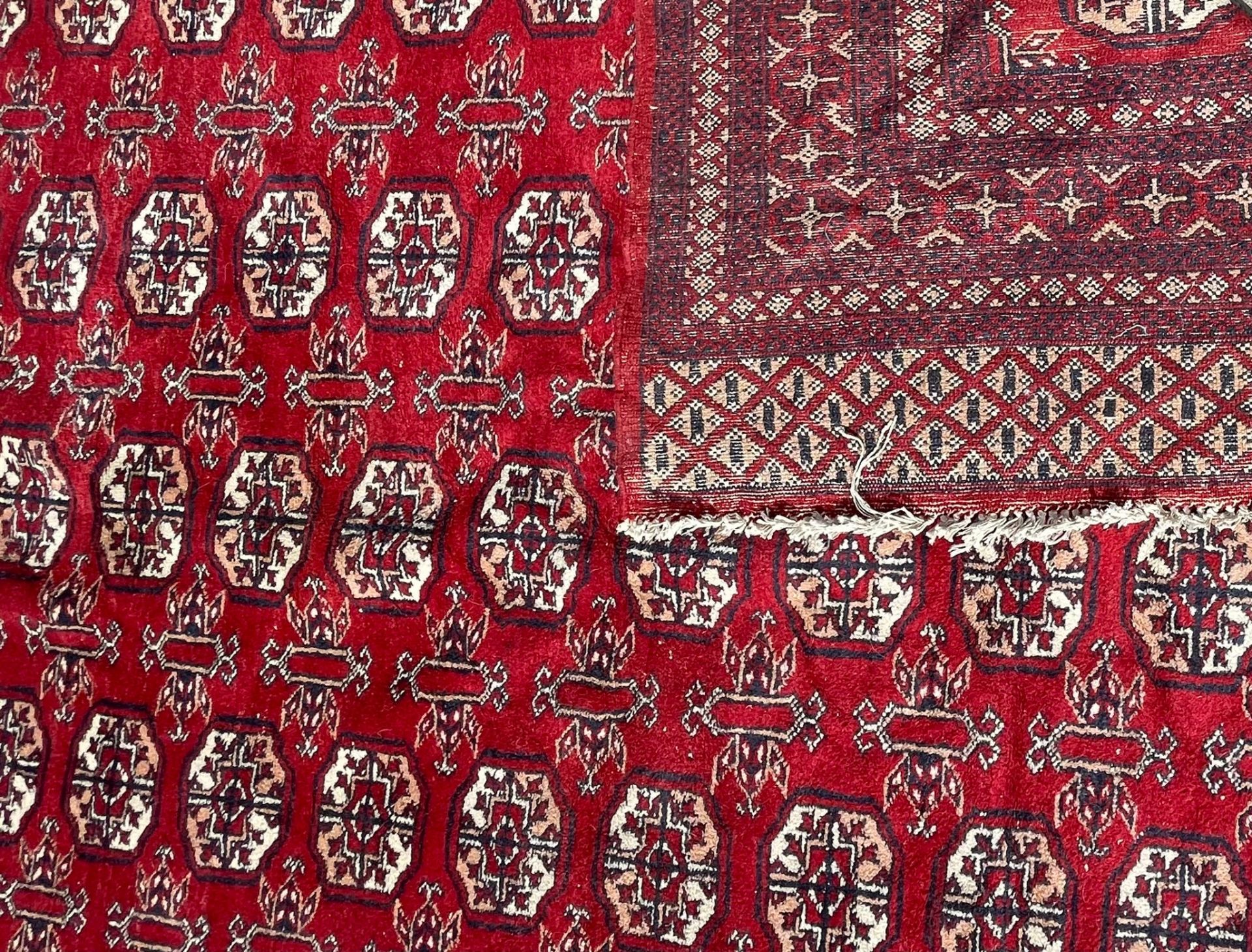 EARLY 20TH CENTURY PERSIAN TEKKE BOKHARA RUG - Bild 3 aus 4