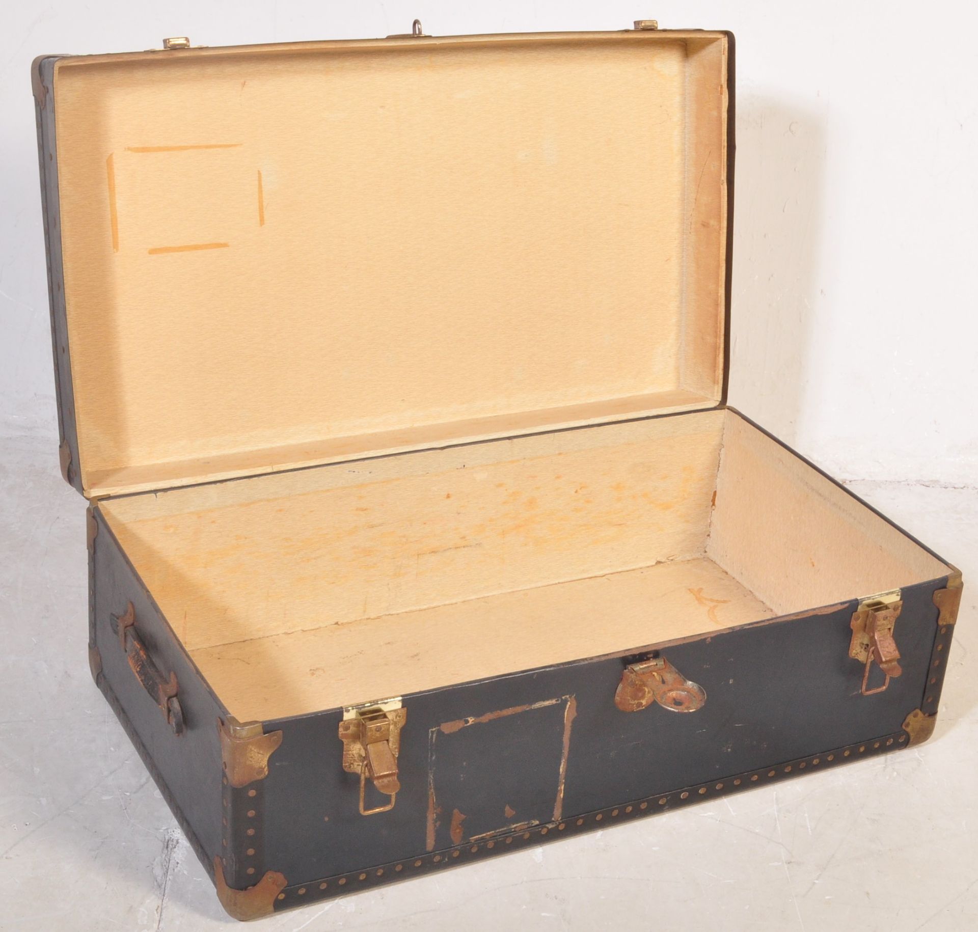 LARGE EARLY 20TH CENTURY NAVY BLUE STEAMER TRUNK - Bild 3 aus 5