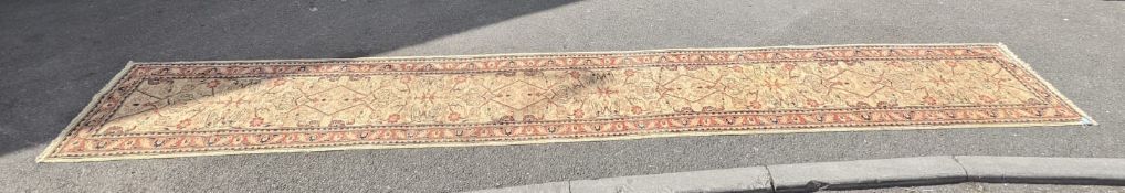 PERSIAN ISLAMIC FLOOR RUNNER RUG / CARPET