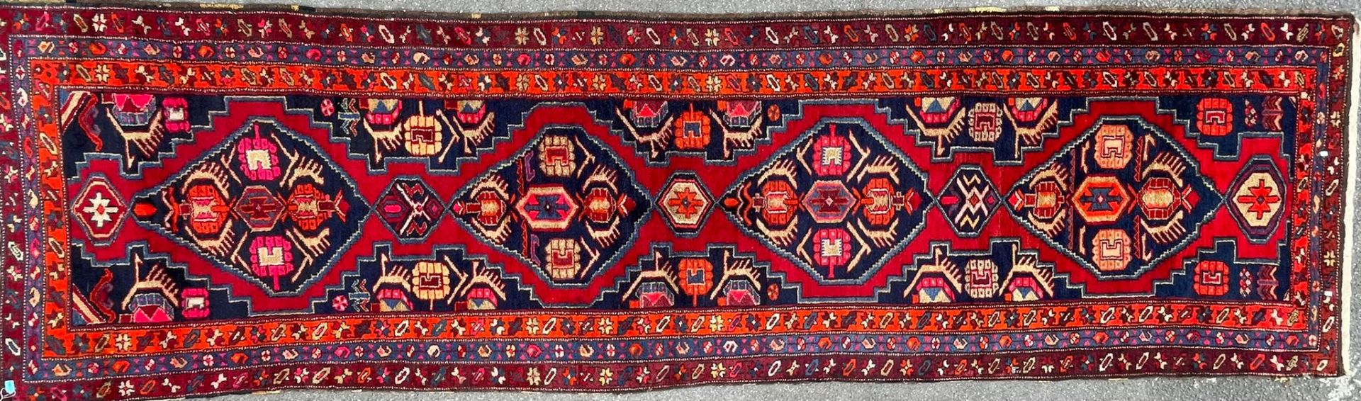 MID 20TH CENTURY KASAHT PERSIAN RUNNER RUG