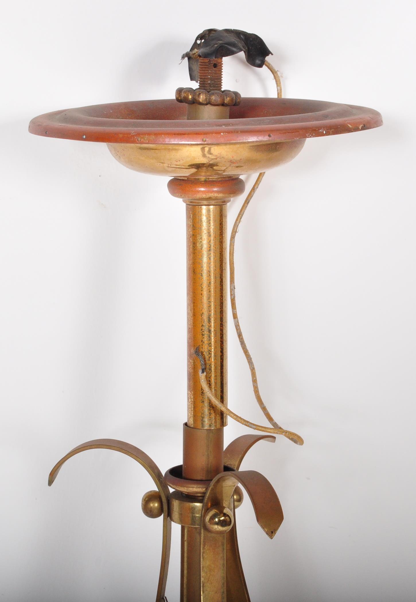 AN EARLY 20TH CENTURY TALL BRASS TIERED CEILING LIGHT - Image 4 of 6