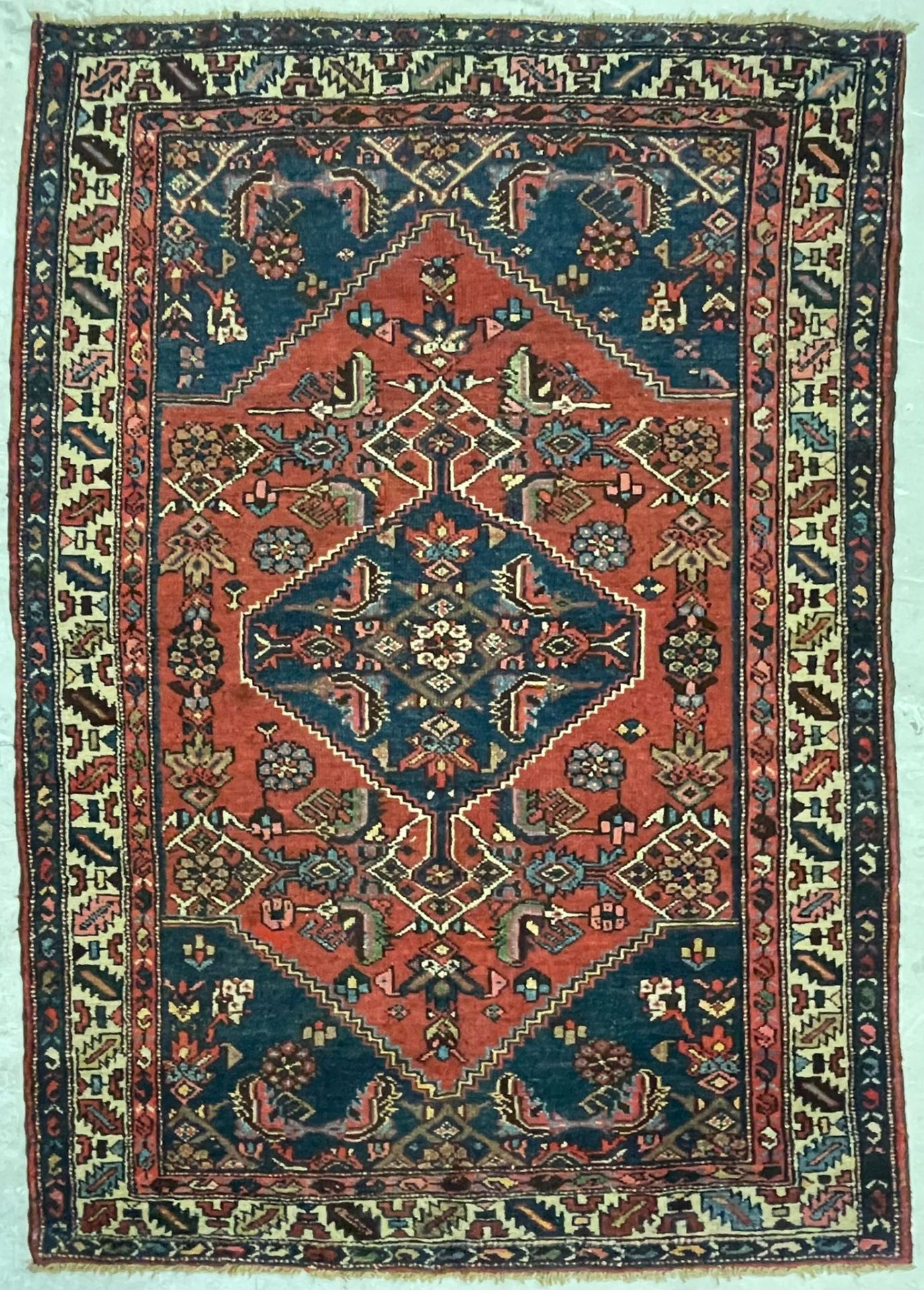 AN EARLY 20TH CENTURY PERSIAN ISLAMIC HERIZ FLOOR CARPET RUG