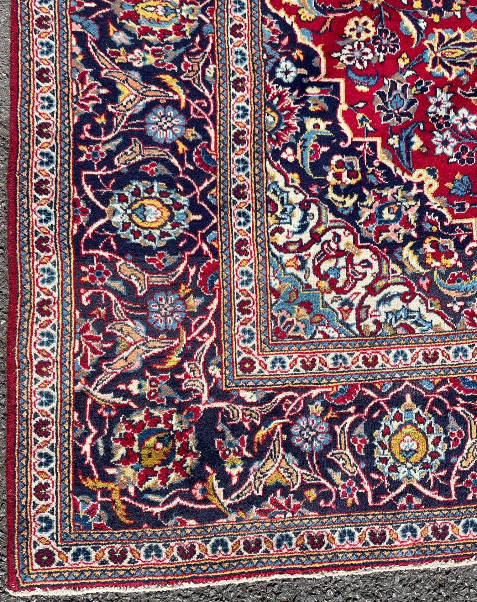 AN EARLY 20TH CENTURY ISLAMIC PERSIAN KASHAN FLOOR CARPET RUG - Bild 3 aus 4