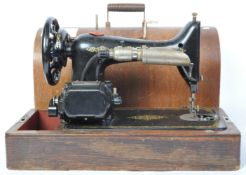 A 20TH CENTURY SINGER SEWING MACHINE WITH OAK CASE