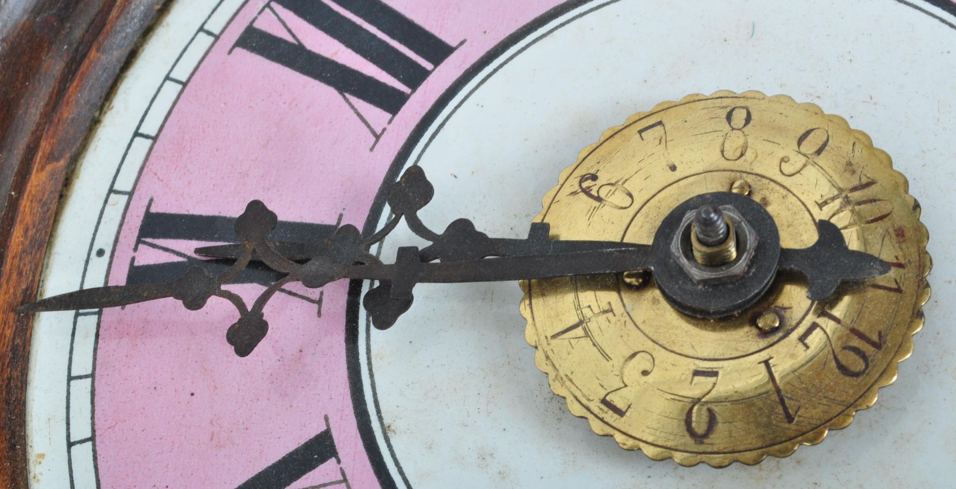 EARLY 20TH CENTURY WALNUT CASED POSTAL CLOCK - Bild 3 aus 7