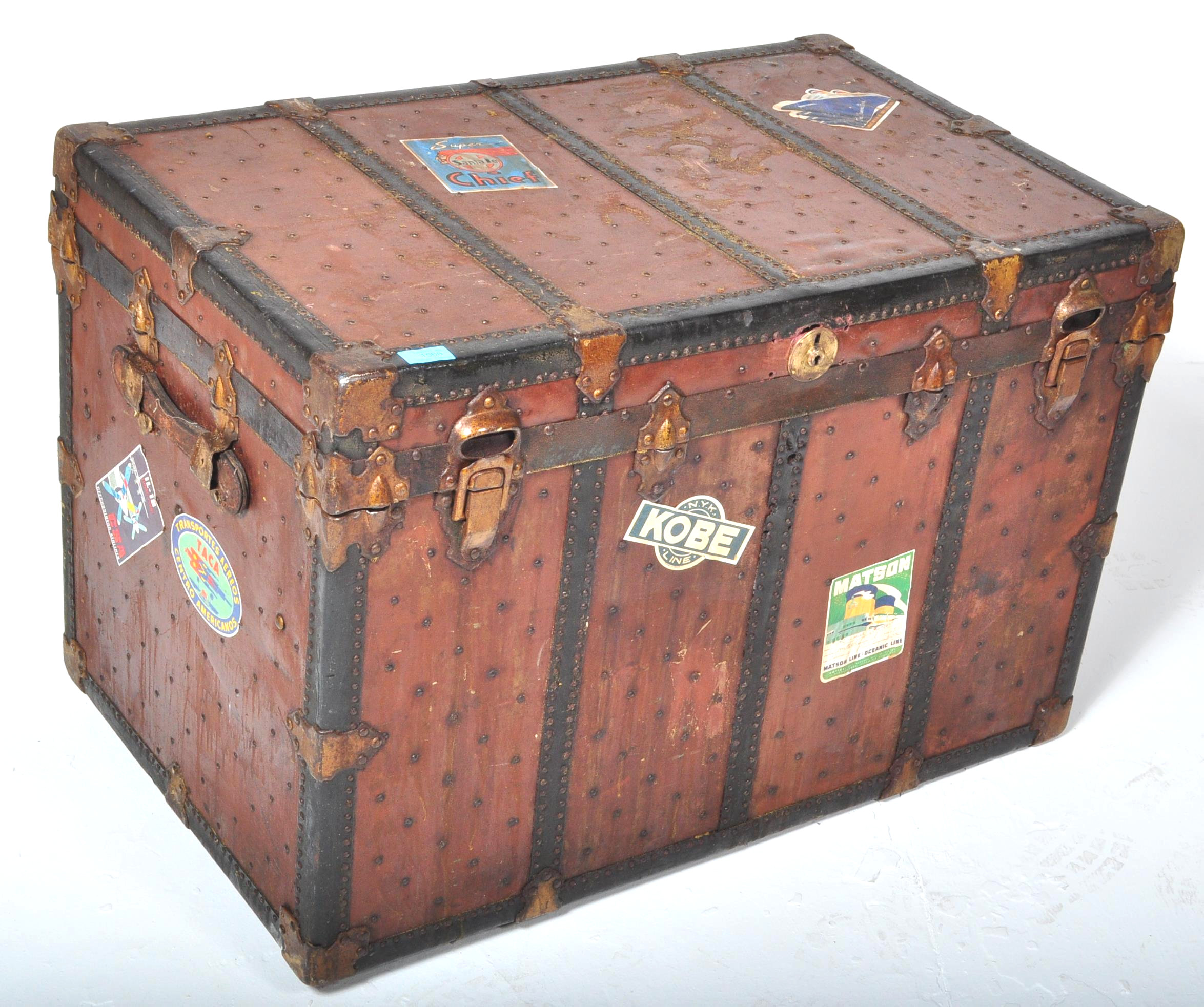 VINTAGE MID 20TH CENTURY TRAVEL TRUNK - Image 2 of 5