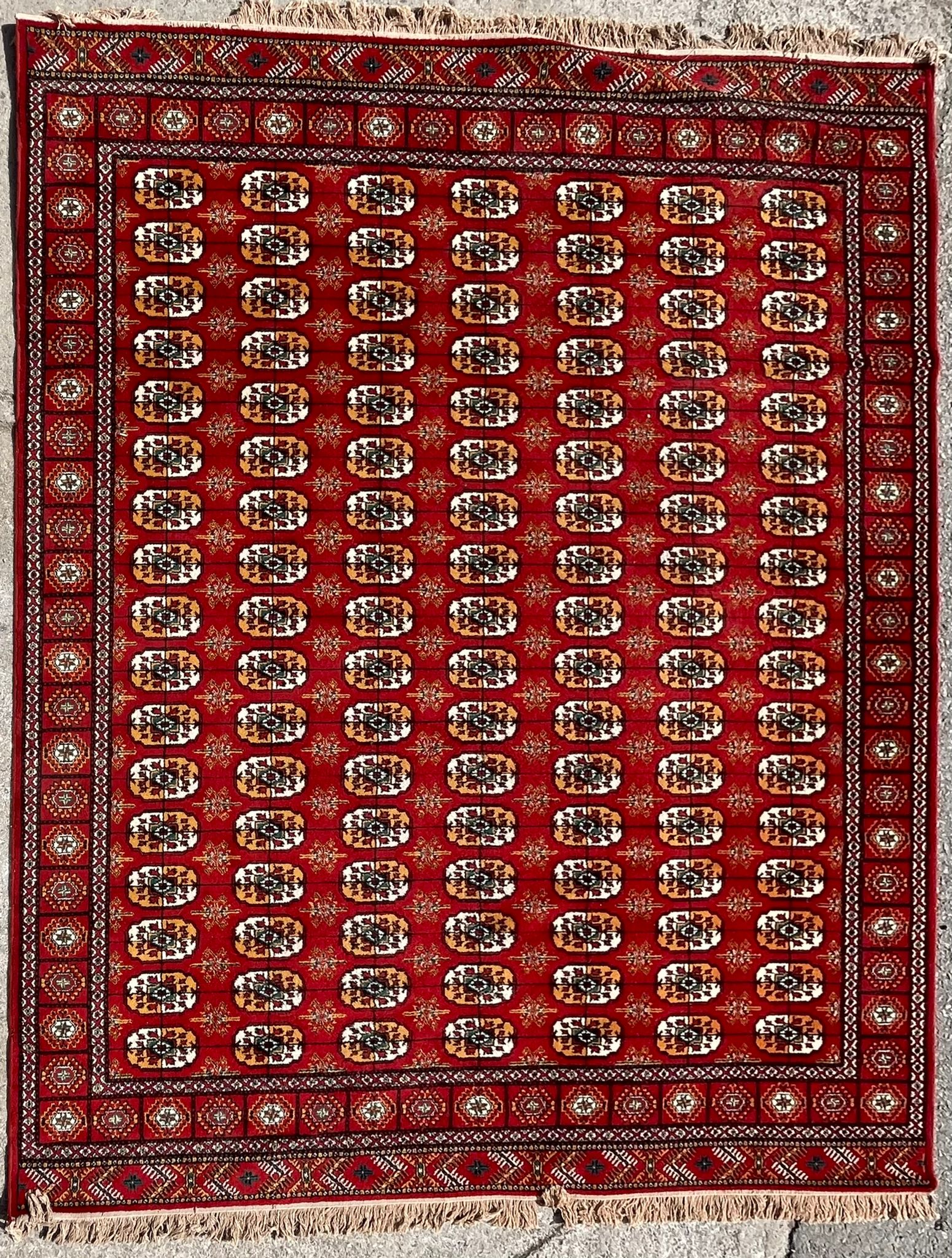 A 20TH CENTURY PERSIAN BOKHARA 100% WOOL FLOOR CARPET RUG