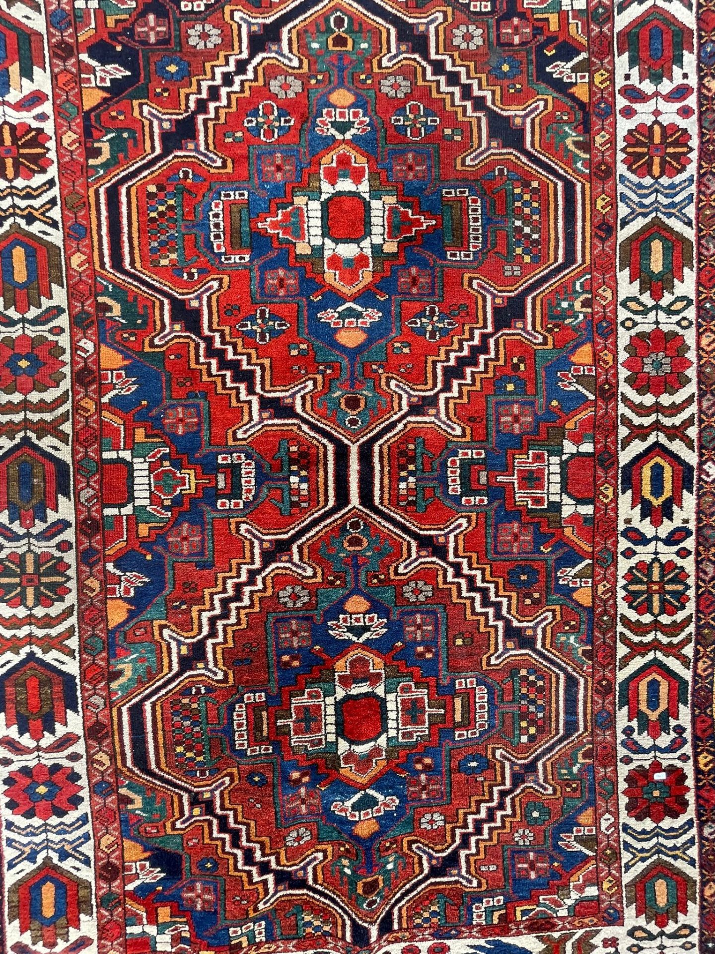 MID 20TH CENTURY PERSIAN BAKHTIAR FLOOR RUG - Bild 3 aus 4