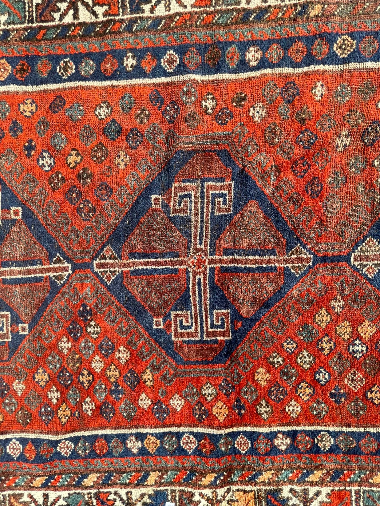 A PERSIAN ISLAMIC SHIRAZ RUG / CARPET - Bild 3 aus 4