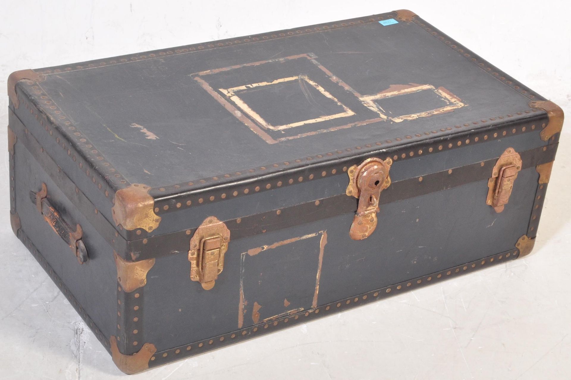 LARGE EARLY 20TH CENTURY NAVY BLUE STEAMER TRUNK - Bild 2 aus 5