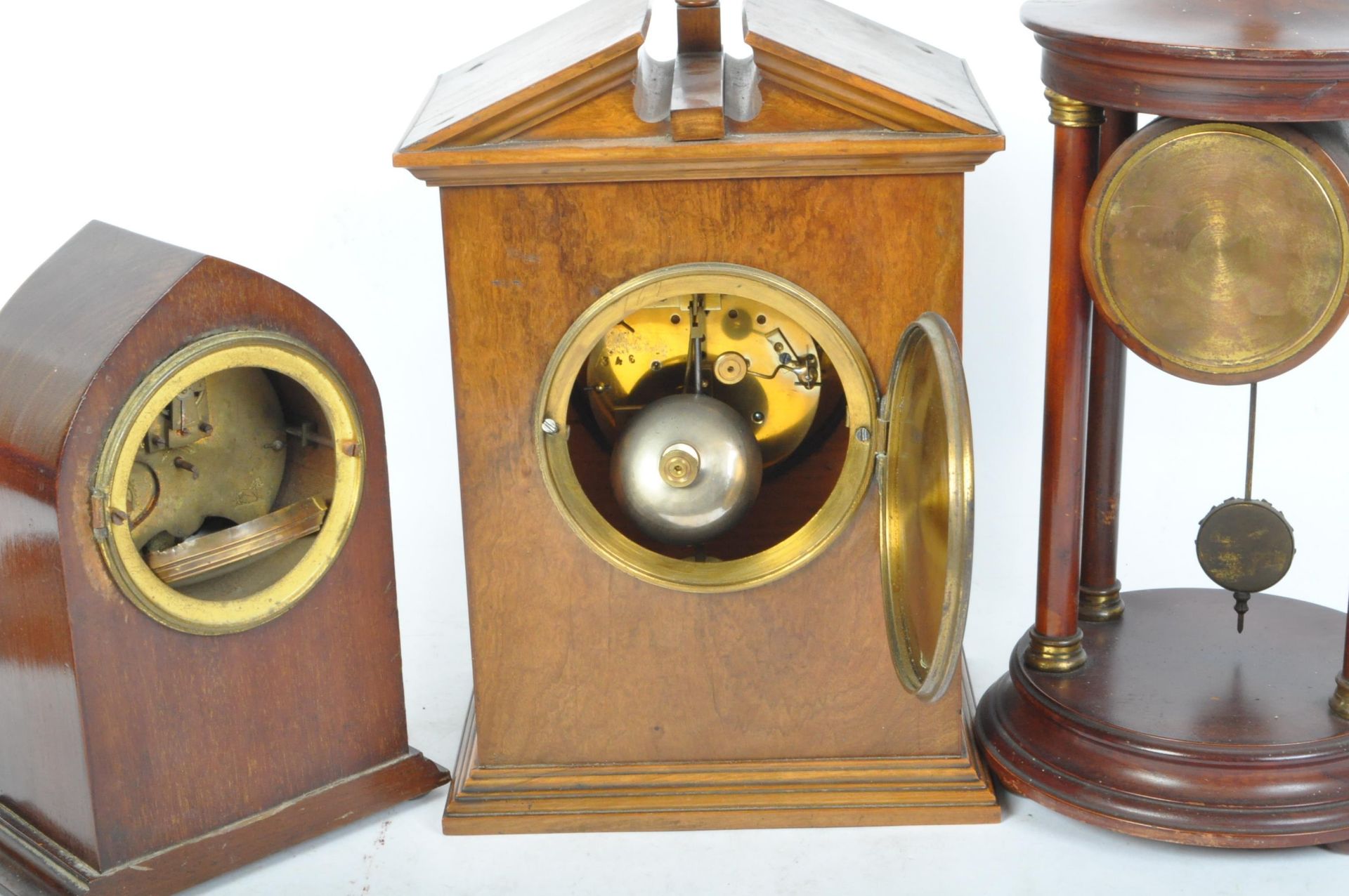 THREE EARLY 20TH CENTURY MANTEL CLOCKS - Bild 5 aus 5