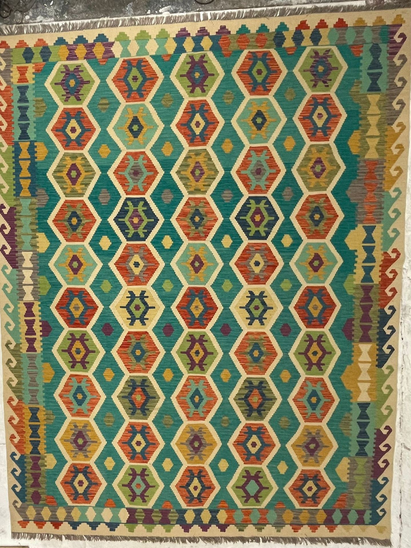 AN EARLY 20TH CENTURY TURKISH ISLAMIC ANATOLIAN KILIM FLOOR RUG