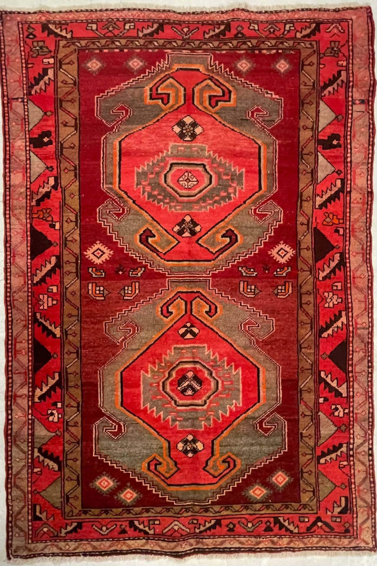 AN EARLY 20TH CENTURY PERSIAN ISLAMIC TAFRESH CARPET RUG