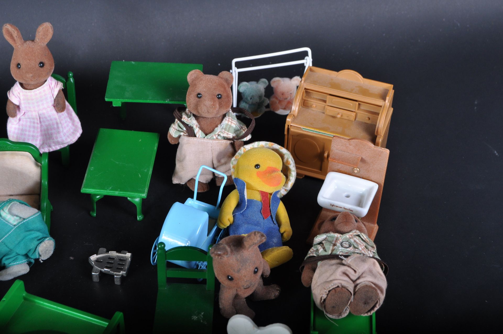 COLLECTION OF VINTAGE SYLVANIAN FAMILIES FIGURES & ACCESSORIES - Image 5 of 8