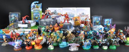 RETRO GAMING - LARGE COLLECTION OF NINTENDO WII SKYLANDERS GAMES & FIGURINES