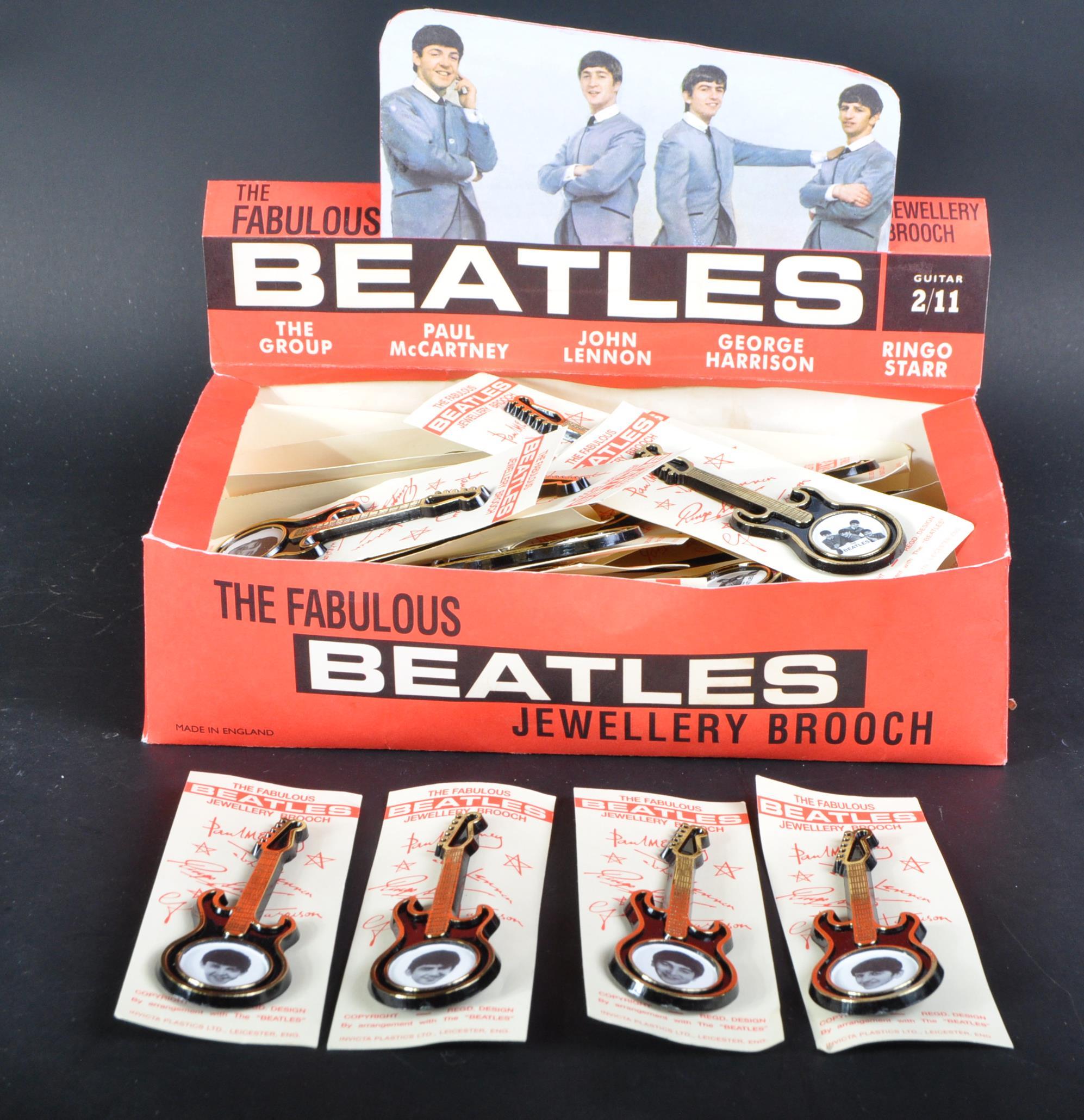 VINTAGE EX-SHOP STOCK BOX OF THE BEATLES JEWELLERY BROOCHES