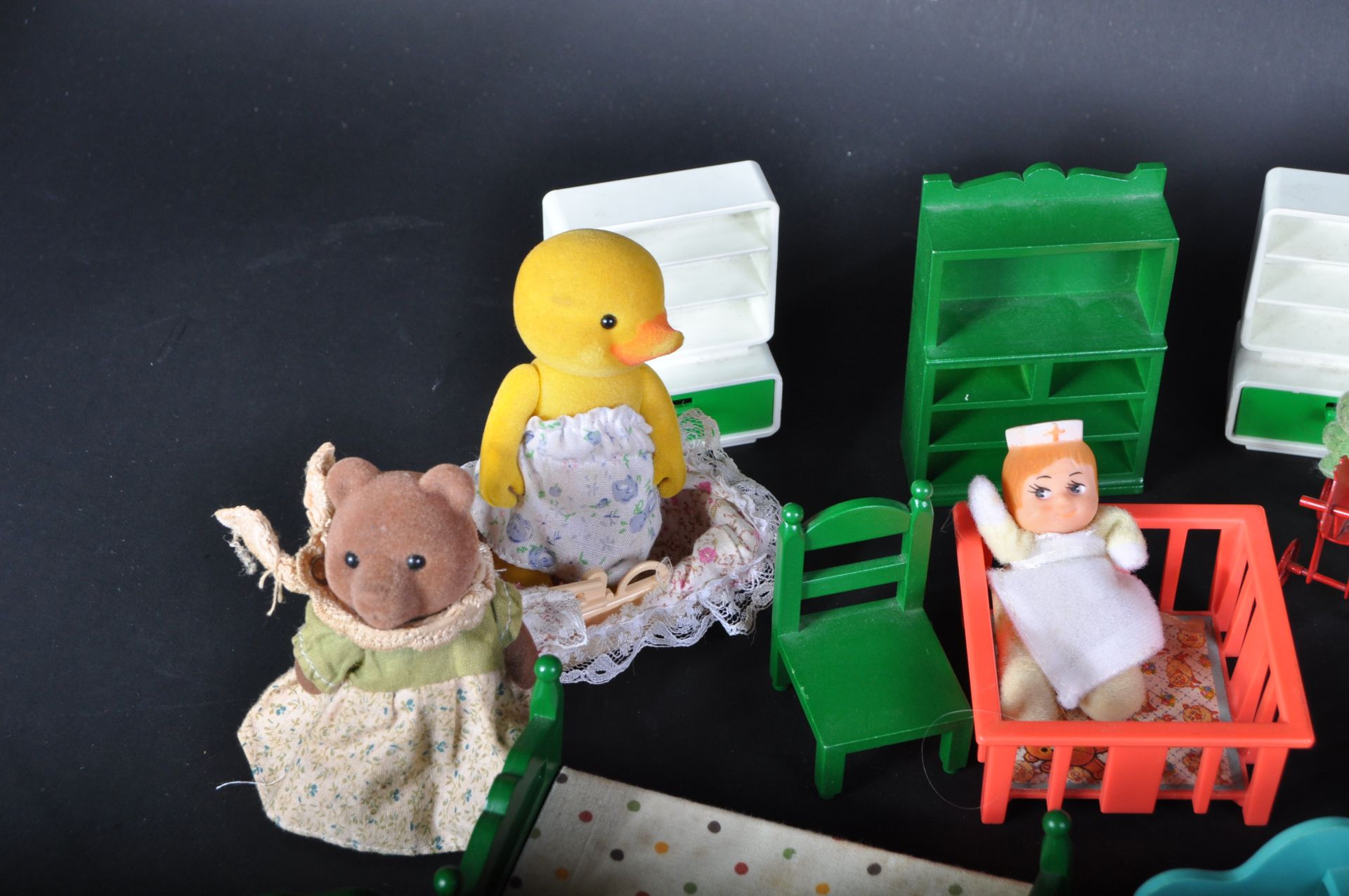 COLLECTION OF VINTAGE SYLVANIAN FAMILIES FIGURES & ACCESSORIES - Image 3 of 8