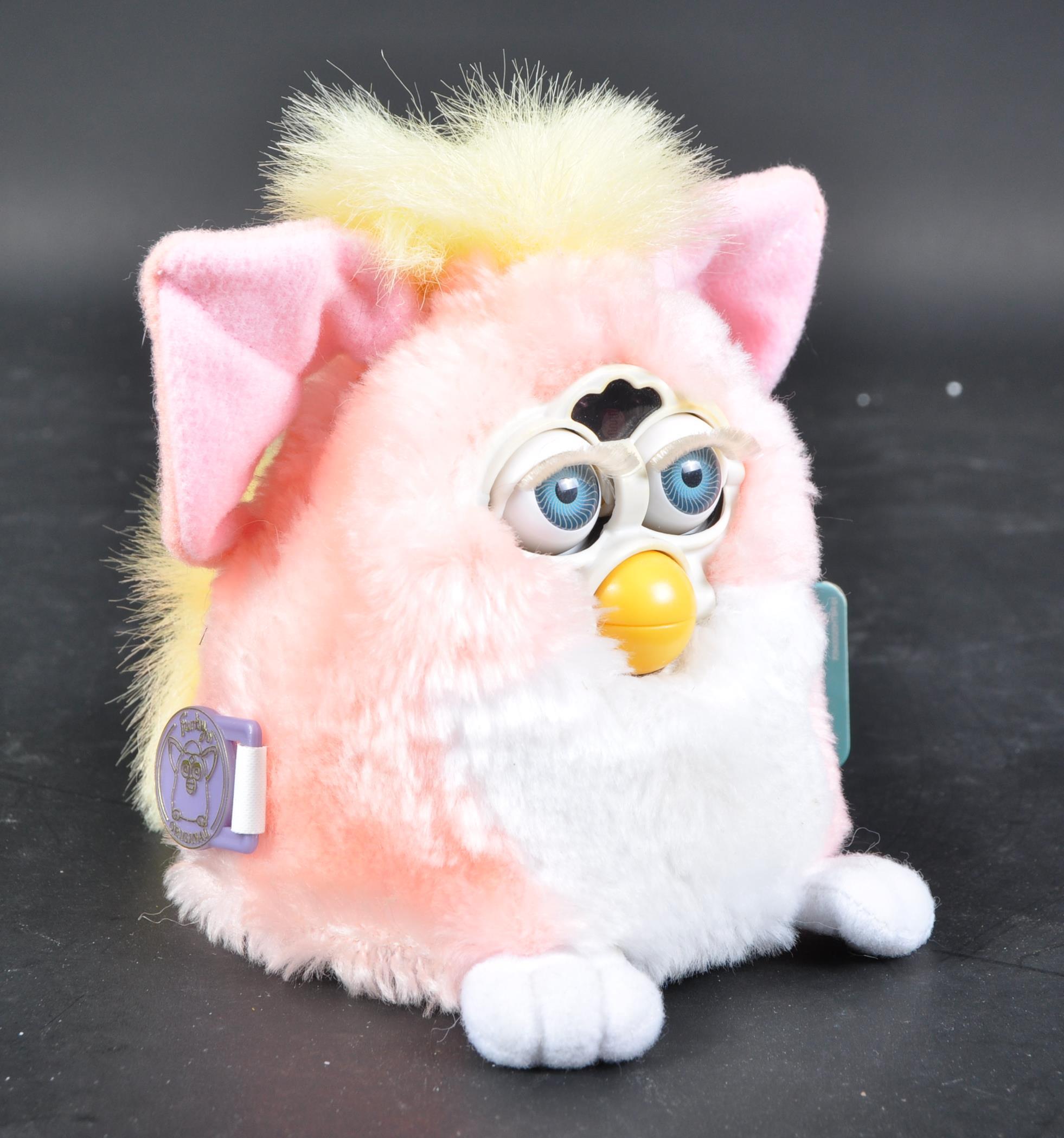 BOXED HASBRO MADE TIGER ELECTRONICS INTERACTIVE SHELBY CLAM & BOXED FURBY BABY - Image 7 of 9