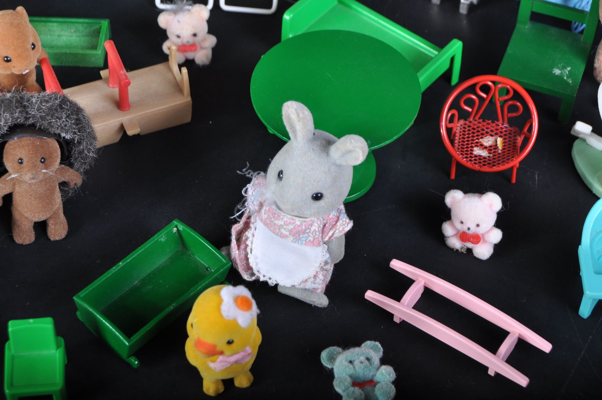 COLLECTION OF VINTAGE SYLVANIAN FAMILIES FIGURES & ACCESSORIES - Image 7 of 8