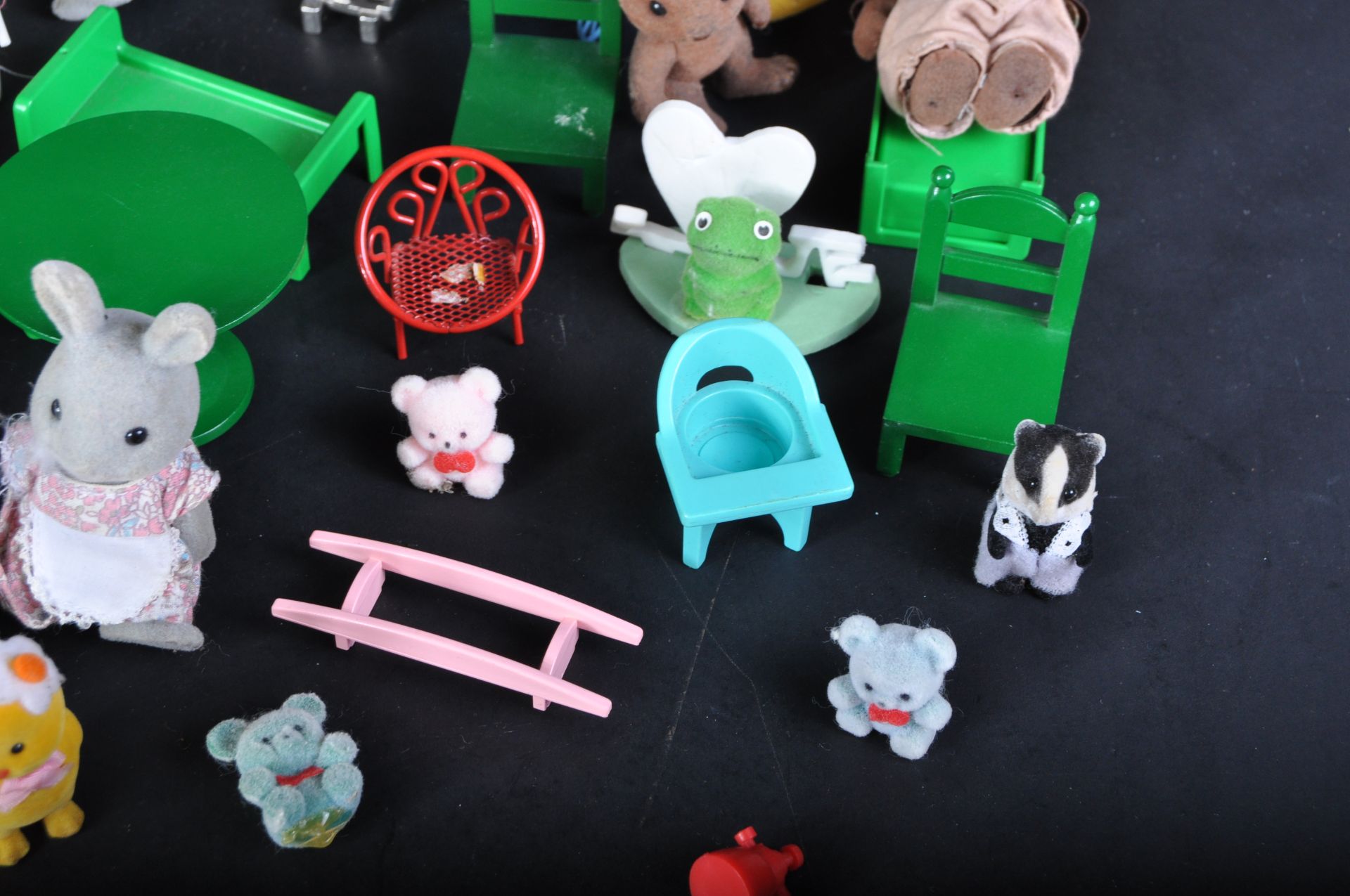 COLLECTION OF VINTAGE SYLVANIAN FAMILIES FIGURES & ACCESSORIES - Image 6 of 8