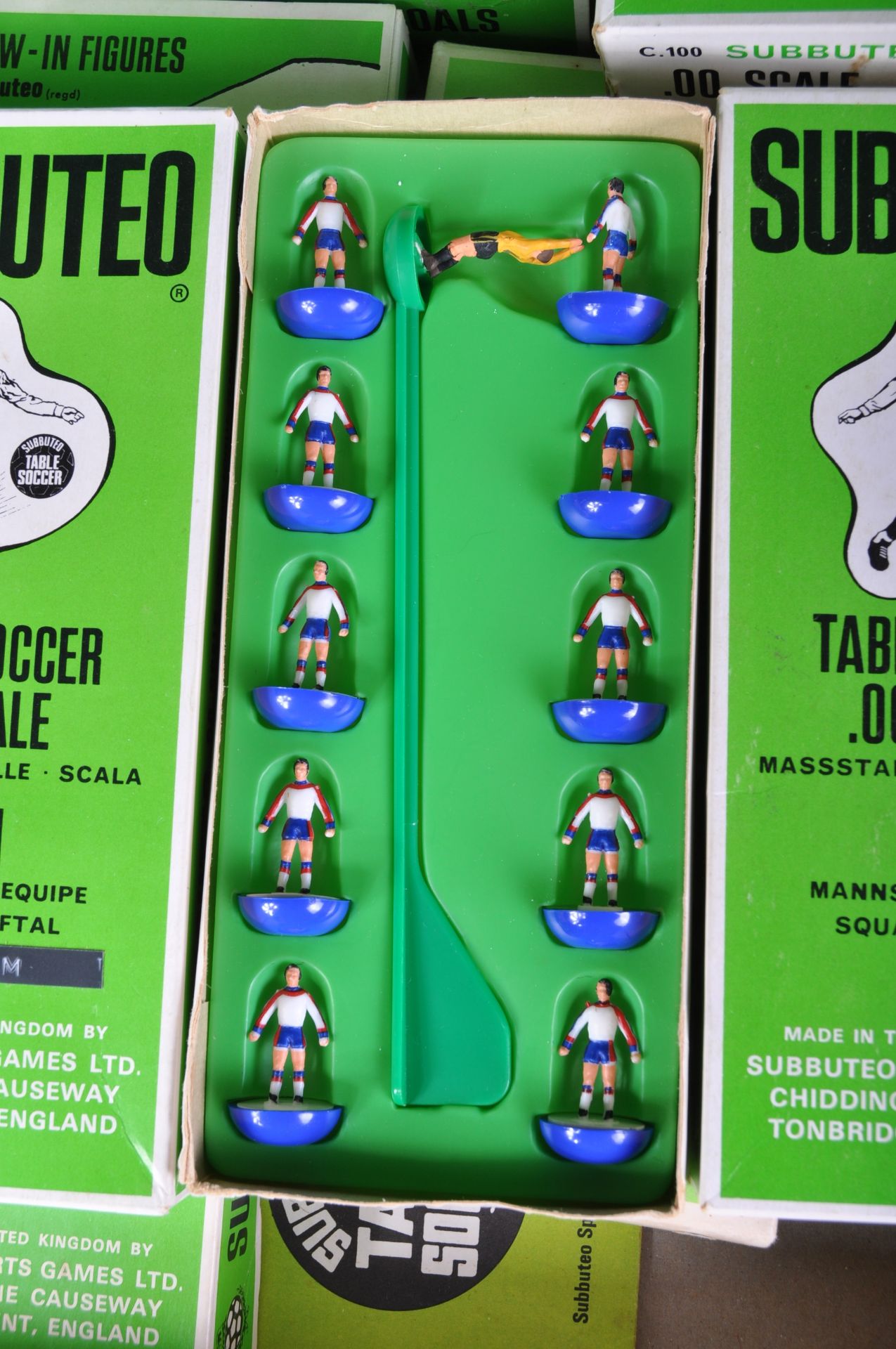 COLLECTION OF ASSORTED SUBBUTEO TABLE TOP FOOTBALL GAME SETS - Bild 4 aus 6