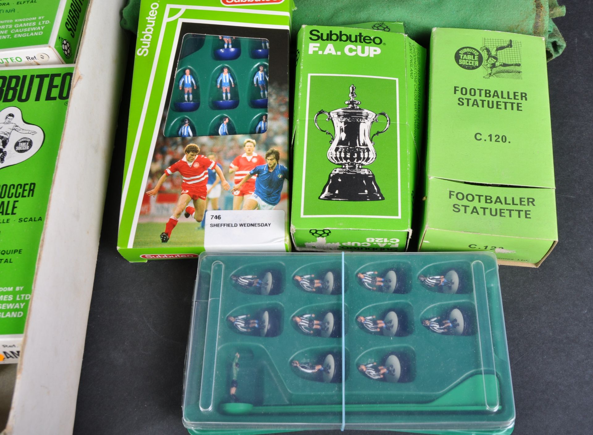 COLLECTION OF ASSORTED SUBBUTEO TABLE TOP FOOTBALL GAME SETS - Bild 2 aus 6