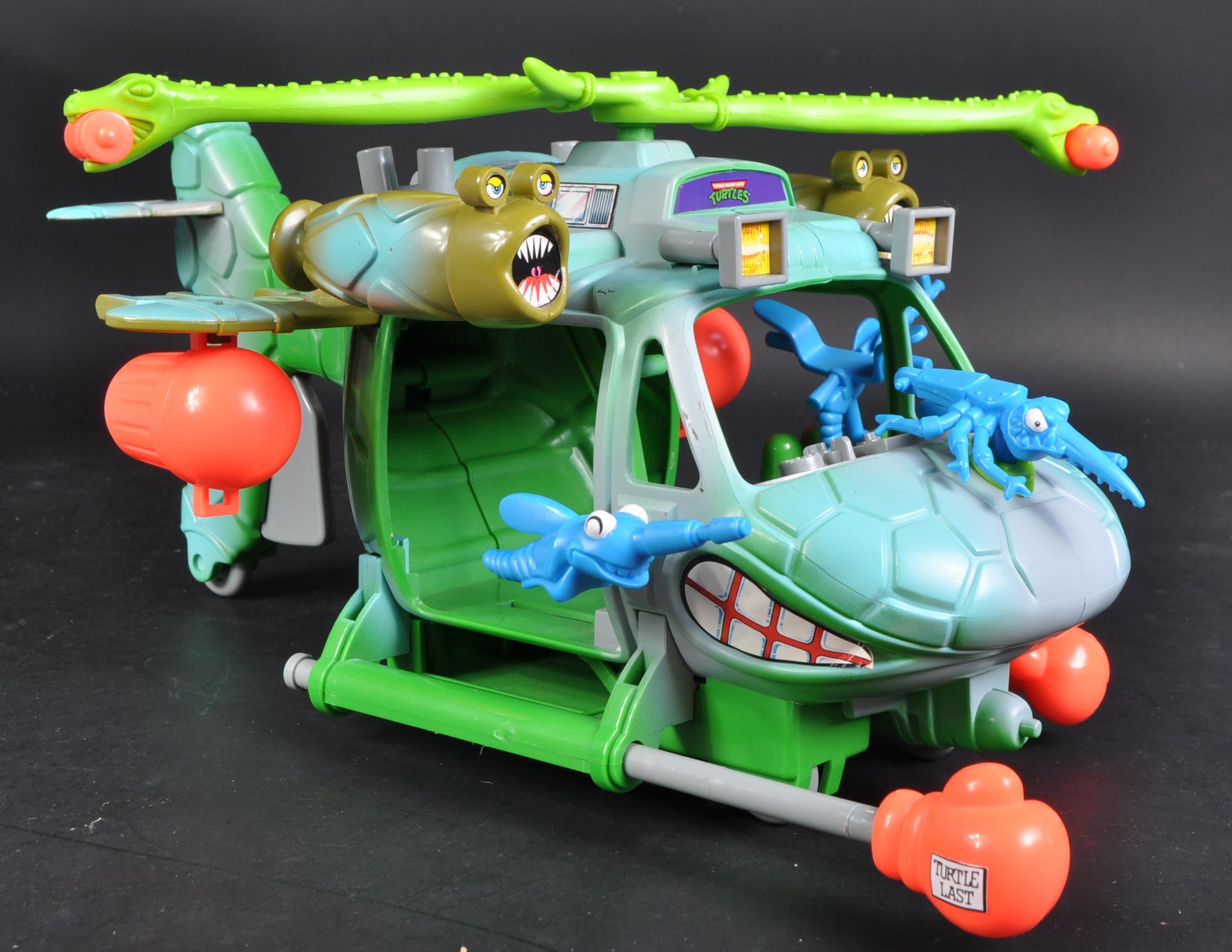 TEENAGE MUTANT NINJA TURTLES - BOXED PLAYMATES TMNT TURTLECOPTER PLAYSET - Image 3 of 8