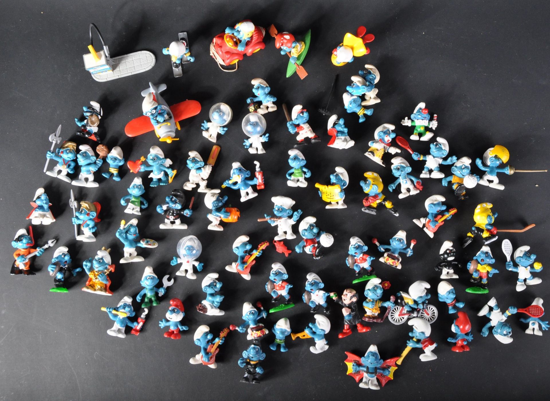 SMURFS - LARGE COLLECTION OF VINTAGE PEYO / SCHLEICH SMURFS